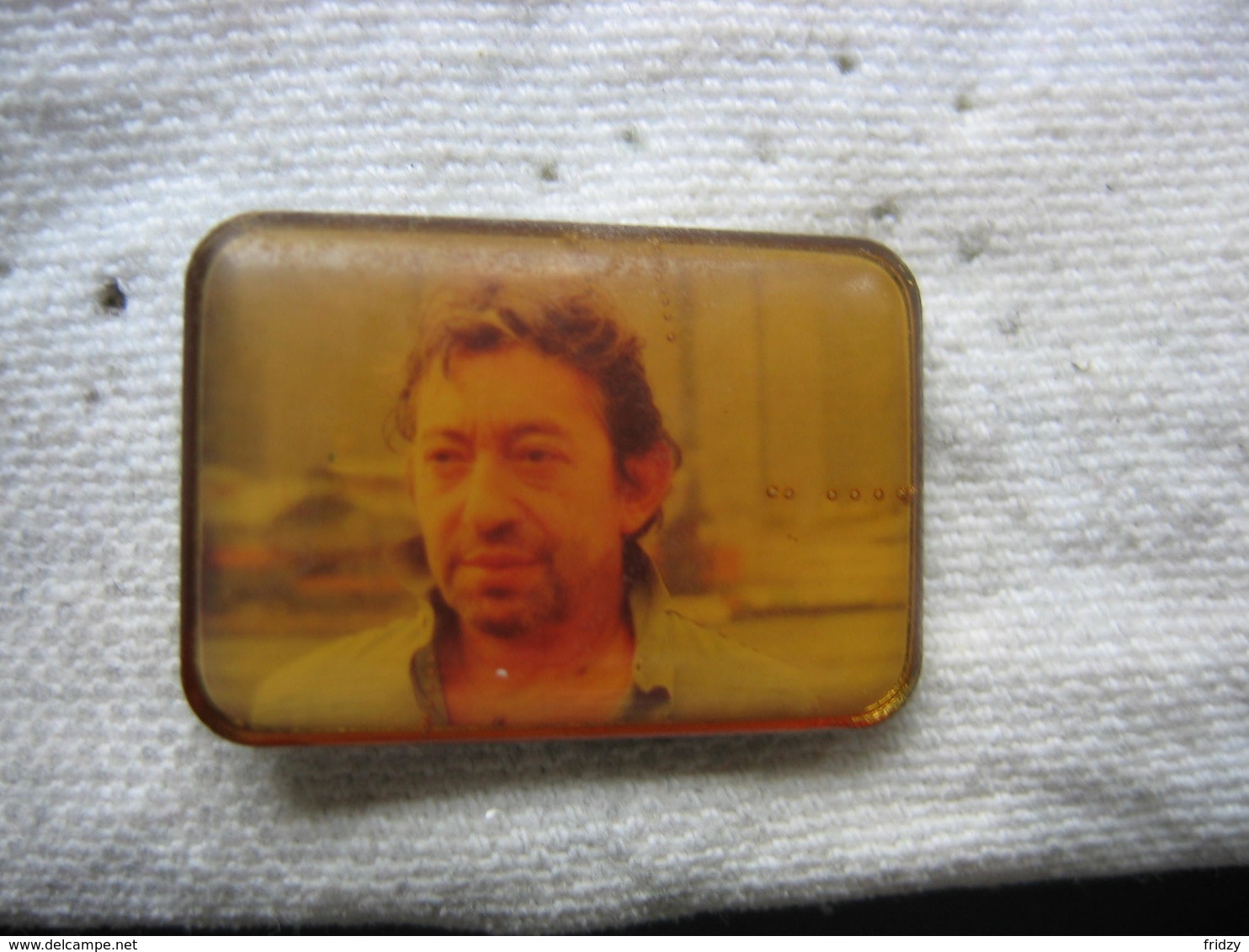 Pin's Portrait Du Chanteur Serge Gainsbourg - Celebrities
