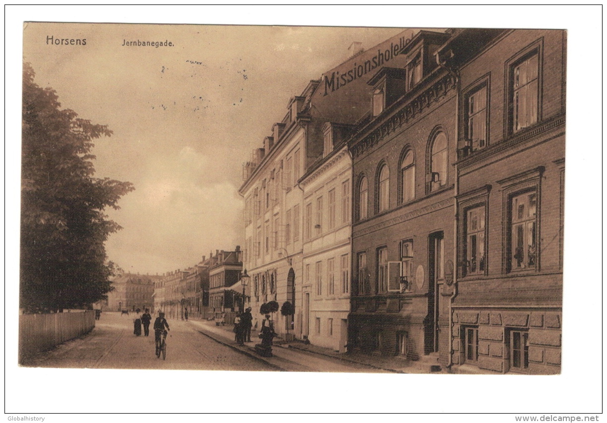 DE1154  DENMARK   HORSENS JERNBANEGADE STREET SCENE  POSTCARD - Denemarken