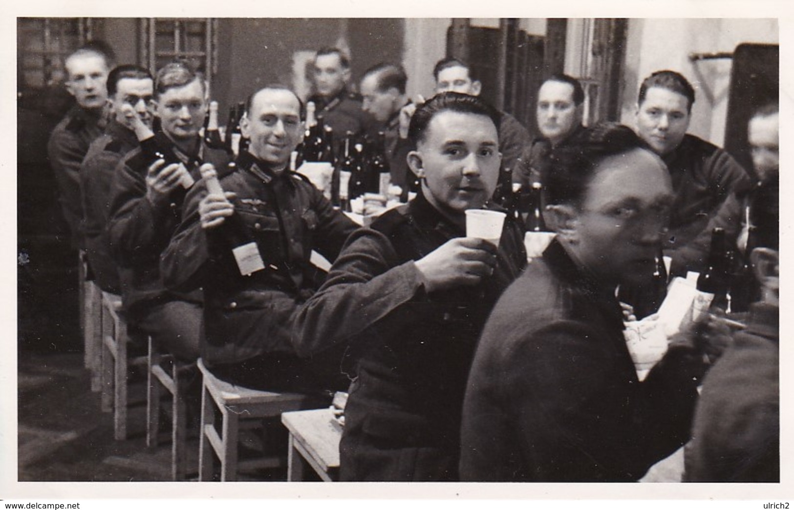 Ak Foto Deutsche Soldaten Beim Feiern - Photograph F. Thim, Wien Vorgartenstrasse - 2. WK (35326) - Guerre 1939-45