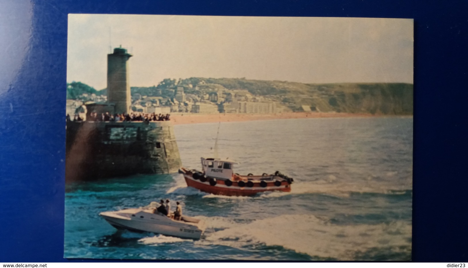 FECAMPS  LE PORT CHALUTIER LE PHARE BATEAU DE PLAISANCE A MOTEUR - Fécamp