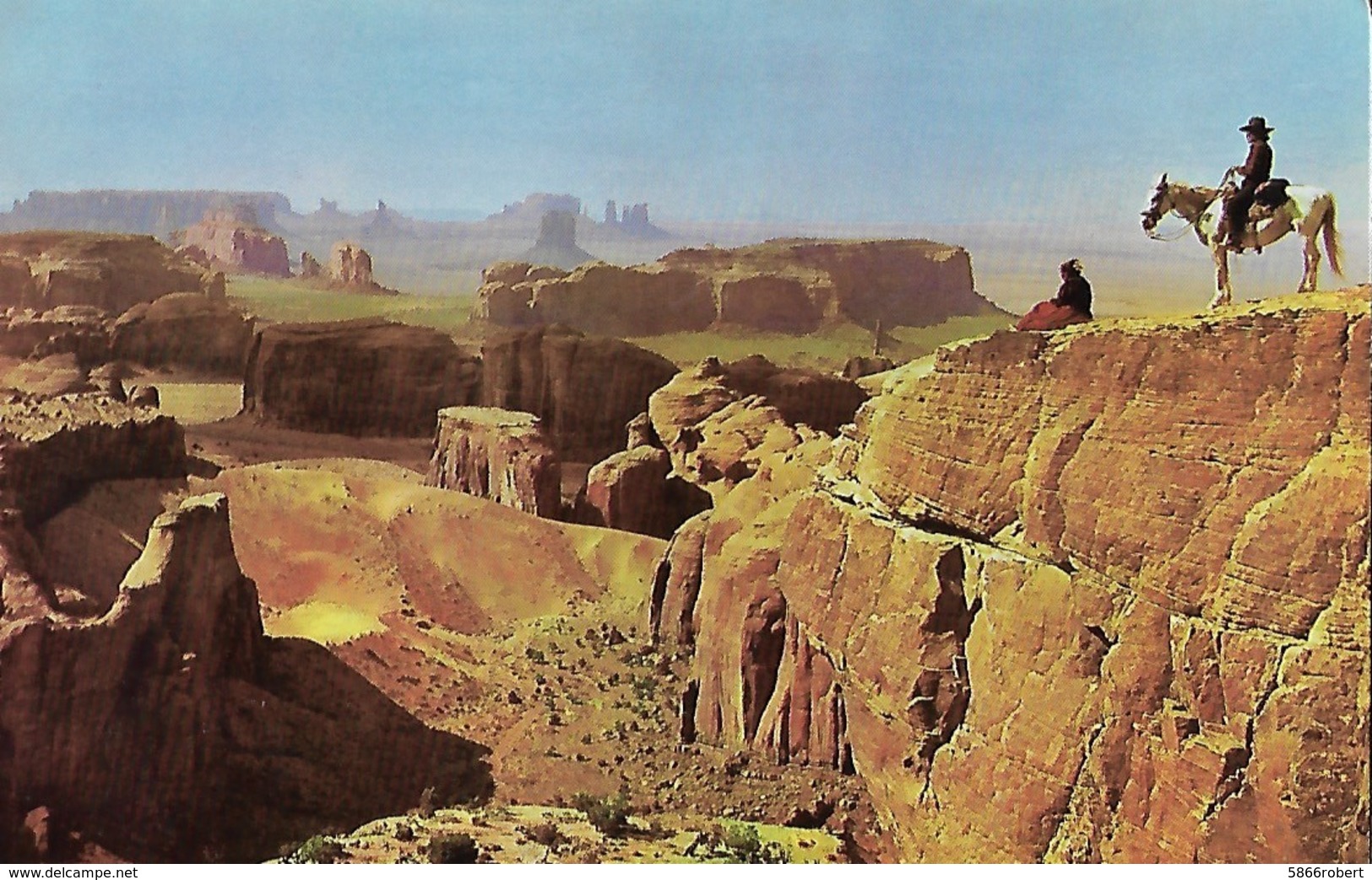 CARTE POSTALE ORIGINALE DE 9CM/14CM : MONUMENT VALLEY VIEW TO A NAVAJO HORSEMAN AND HIS SQUAW AMERINDIEN  ARIZONA USA - Indiens D'Amérique Du Nord