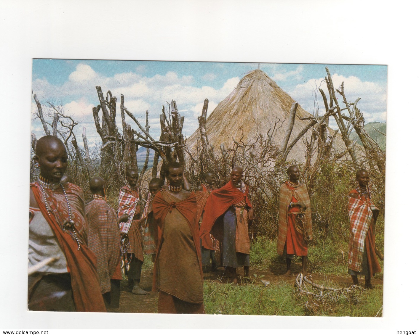 éditions East Africa Carte Postale N° 1369  " Masai Women Near Theit Huts " , Neuve - Kenya