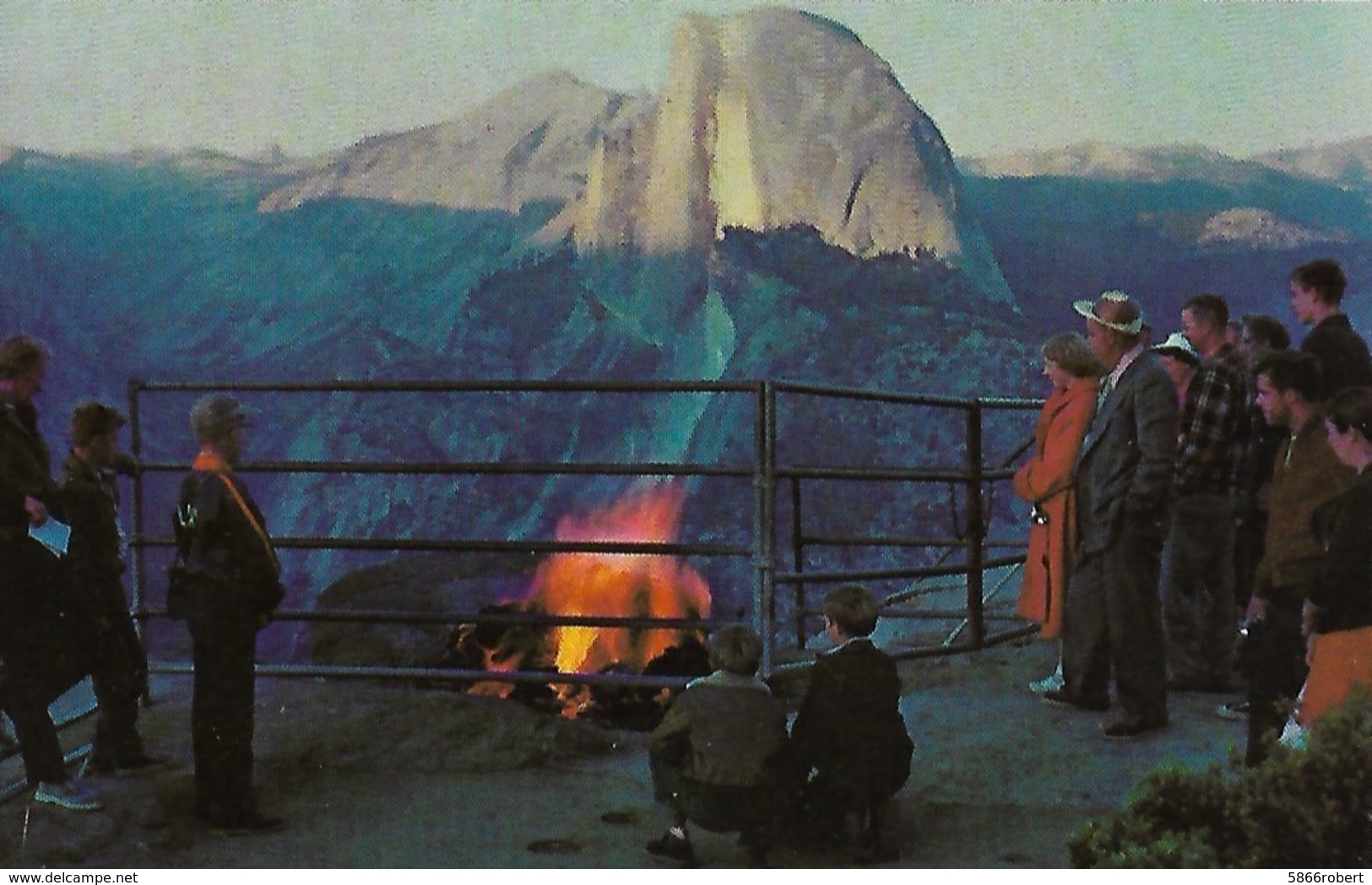 CARTE POSTALE ORIGINALE DE 9CM/14CM : YOSEMITE NATIONAL PARK CALIFORNIA THE FIRE ON GLACIER POINT  USA - Yosemite