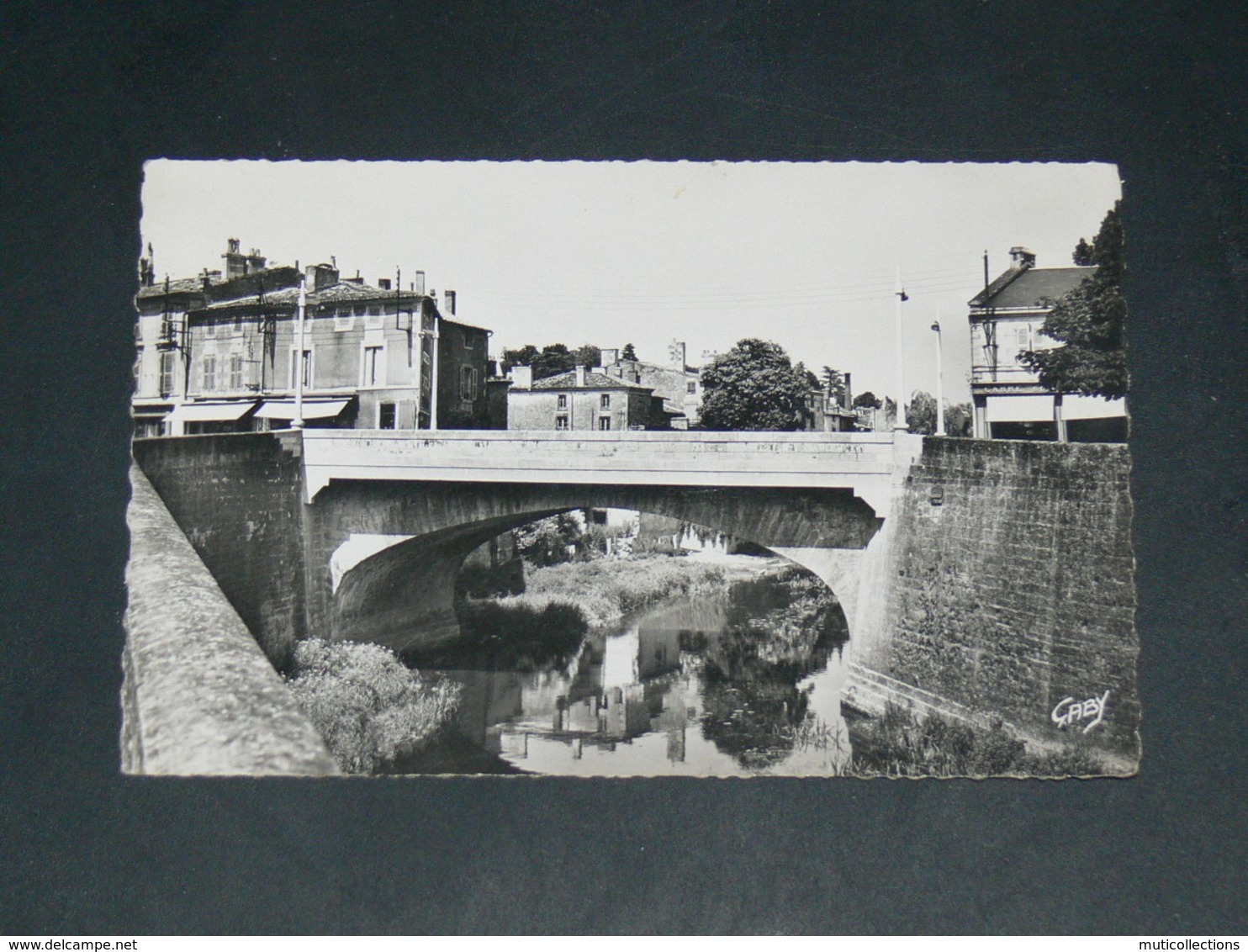 FONTENAY LE COMTE       1950   /    VUE     ........  EDITEUR - Fontenay Le Comte