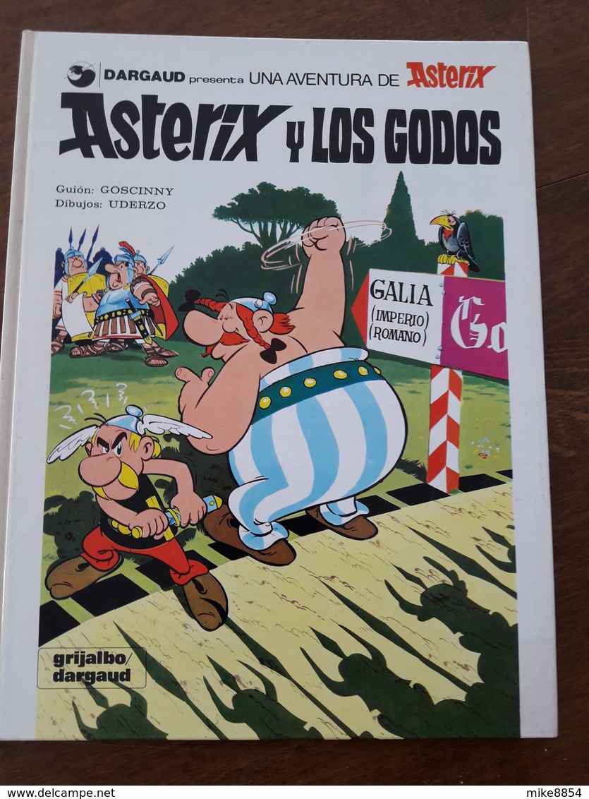 297 -  2 BD  ASTERIX  - Asterix Y Los Godos ESPAGNOL - Asterix Eta Kleopatra BASQUE  +++++++ - BD & Mangas (autres Langues)