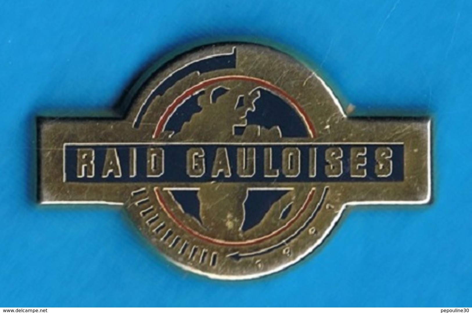 PIN'S //  ** RAID GAULOISE / CRÉATEUR / GÉRARD FUSIL **. (Arthus Bertrand) - Arthus Bertrand