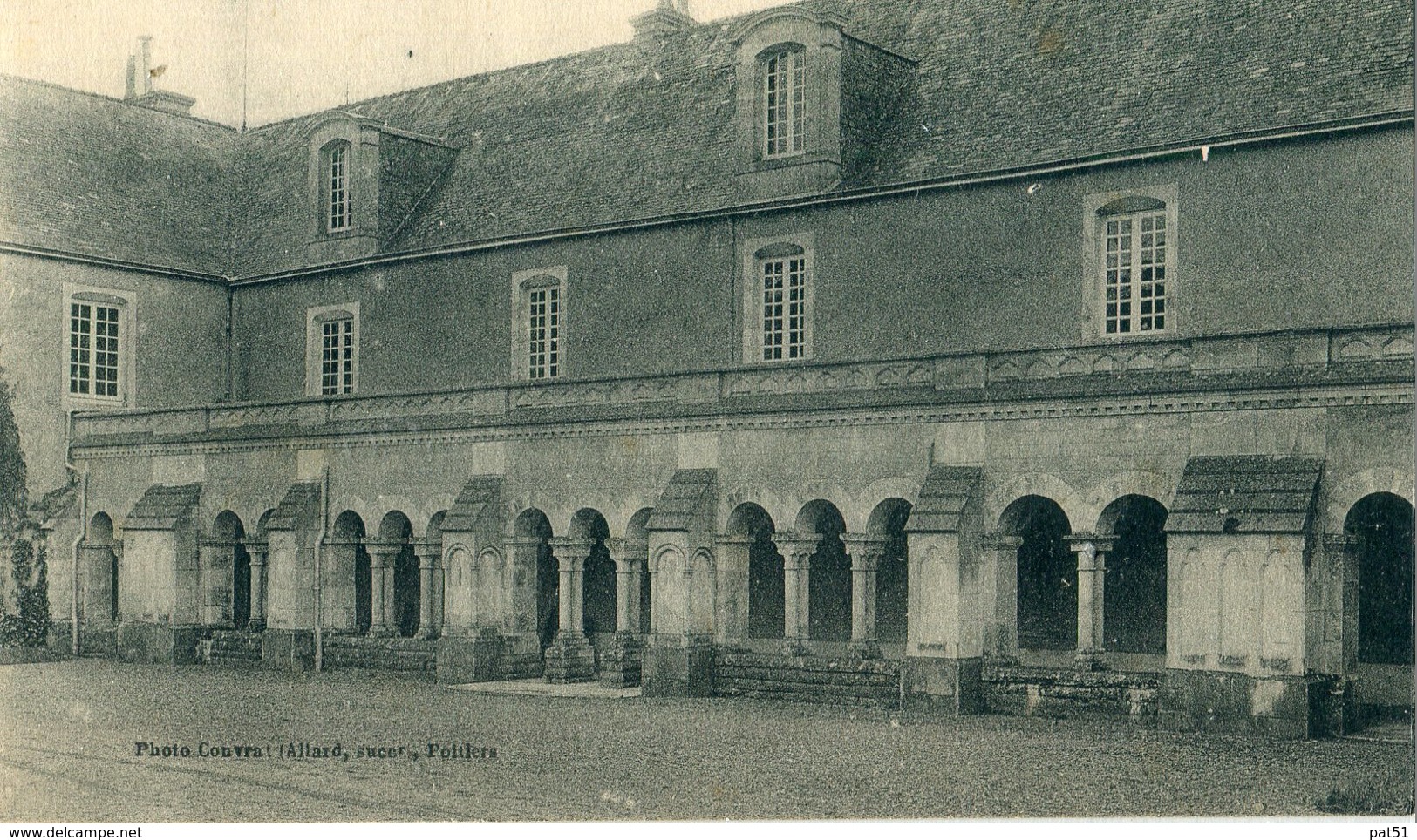 86 - Marçay : Château De Bonnevaux - Le Cloître - Autres & Non Classés