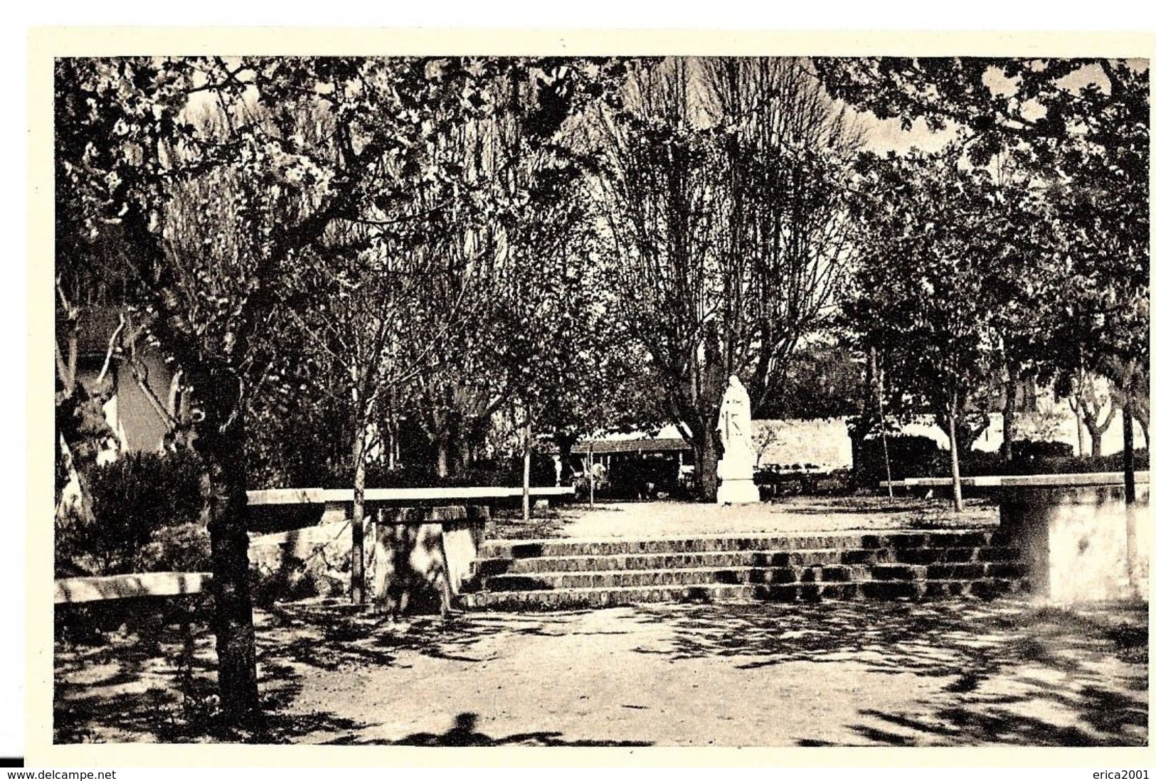 Montpellier. L'avenue Centrale Et La Statue De Saint Dominique Au Monastere De Dominicaines , Les Tourelles. - Montpellier