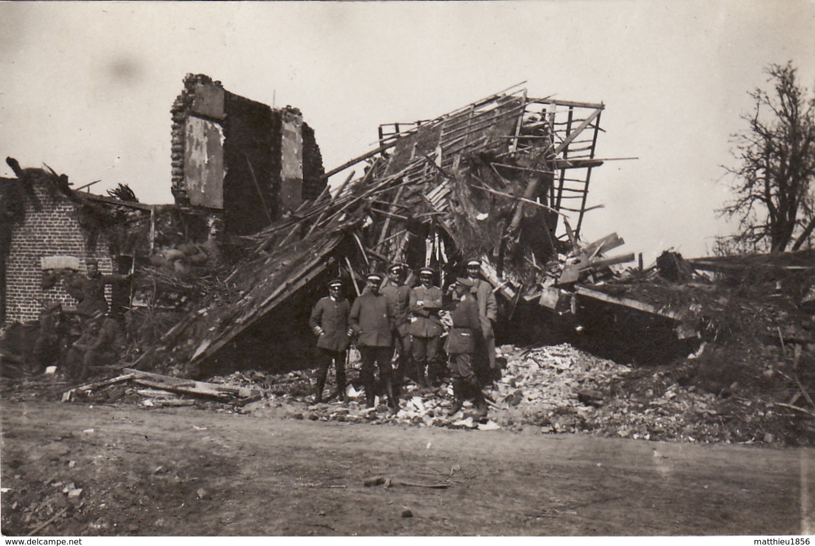 Photo Mai 1915 LANGEMARK (Langemark-Poelkapelle) - Soldats Allemands Dans Les Ruines (A196, Ww1, Wk 1) - Langemark-Poelkapelle