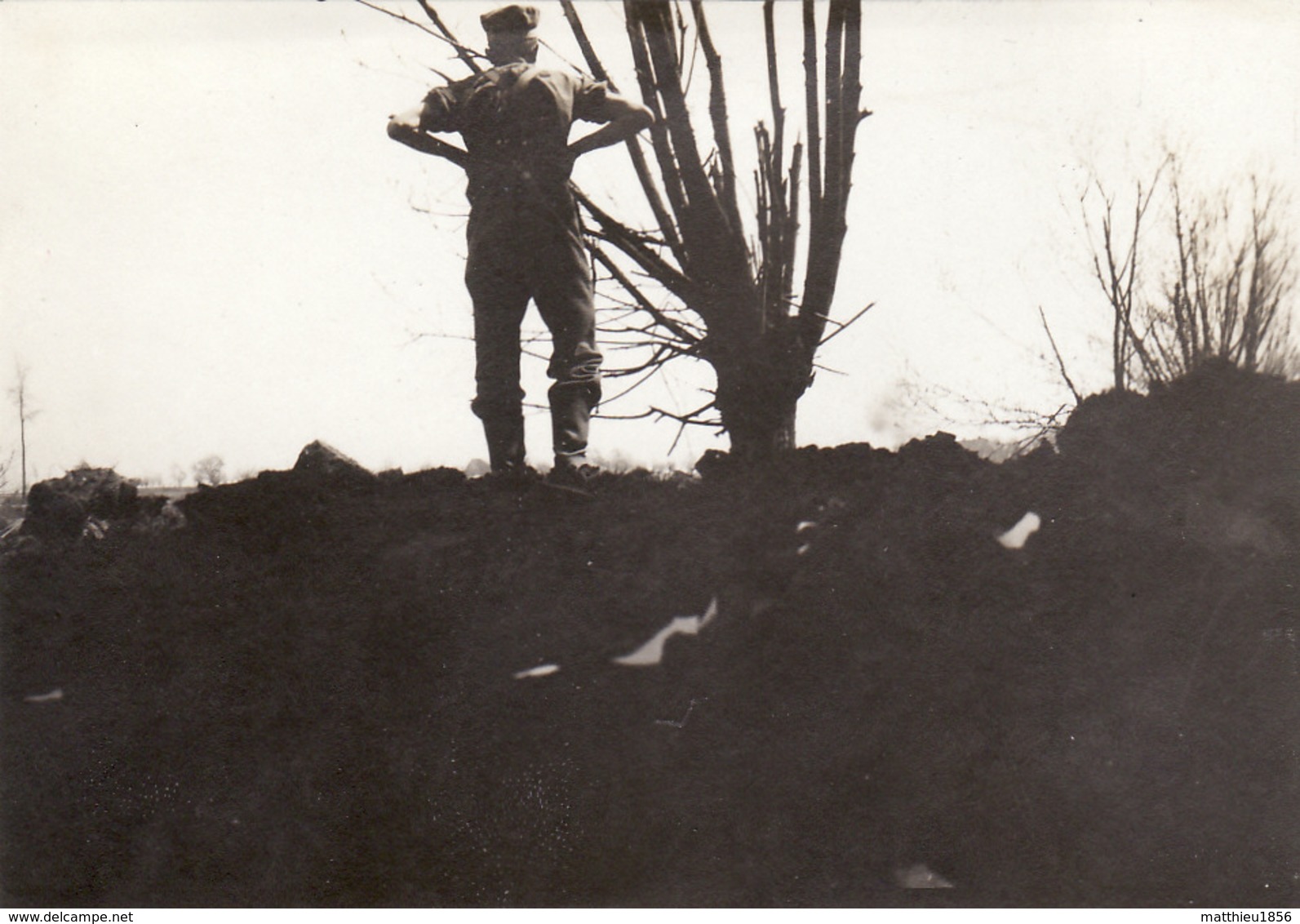 Photo Mai 1915 LANGEMARK (Langemark-Poelkapelle) - Une Vue, Un Soldat Allemand (A196, Ww1, Wk 1) - Langemark-Poelkapelle