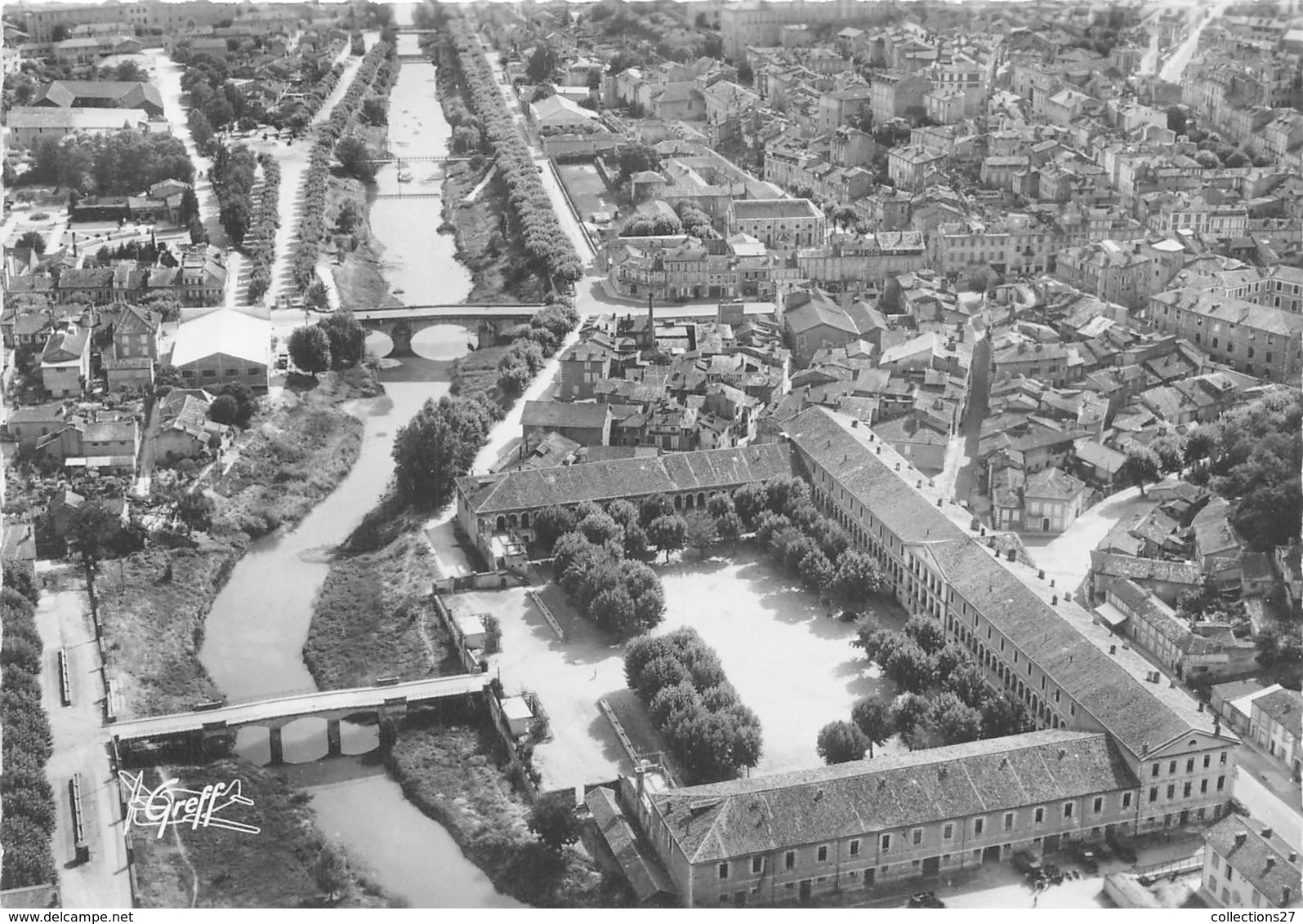 32-AUCH- VUE AERIENNE LES CASERNES ET LES PONTS SUR LE GERS - Auch