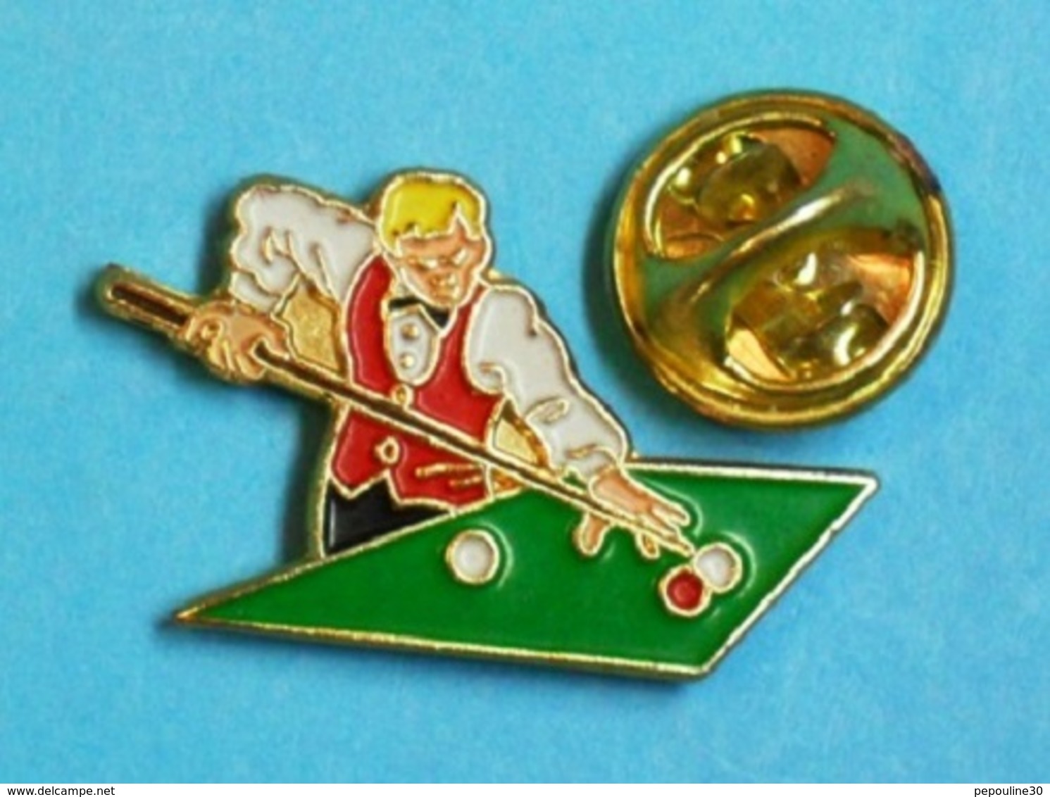 1 PIN'S  //  ** JOUEUR / BILLARD FRANCAIS ** 3 BILLES / Ø 61,5 Mm ** - Billard