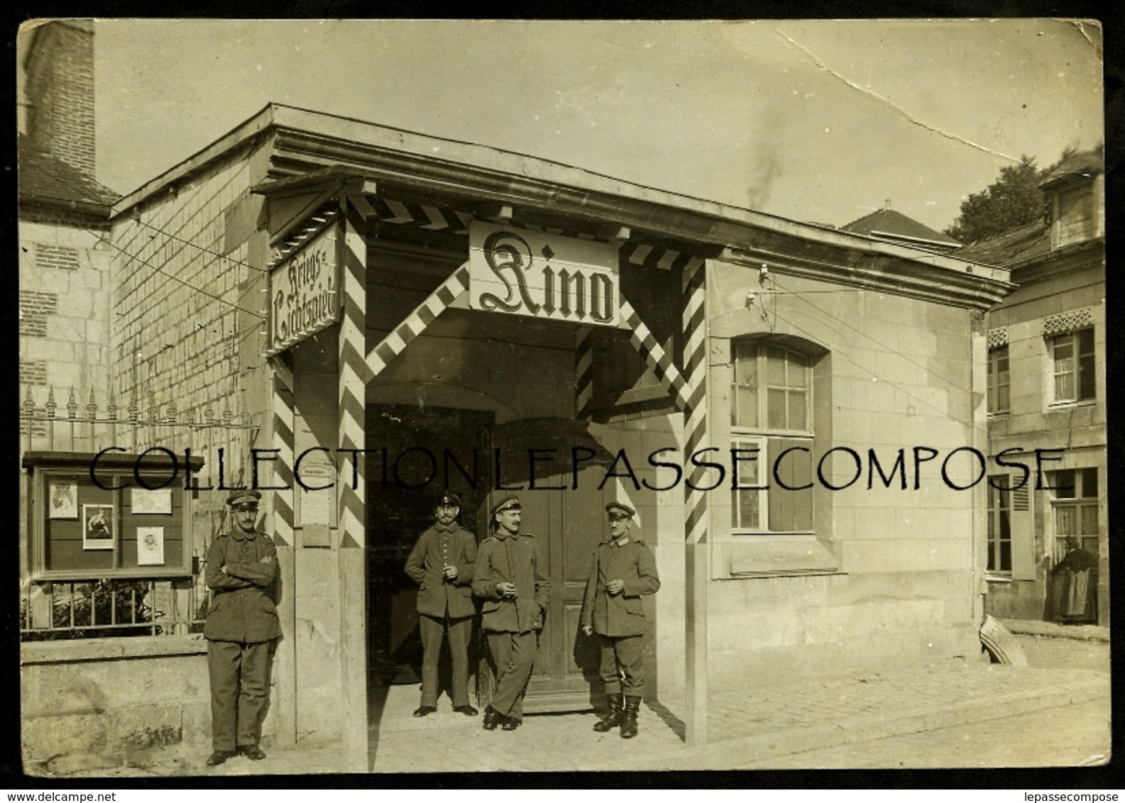 TOP - NEUFCHATEL SUR AISNE - L' ECOLE DES GARÇONS TRANSFORMÉE EN CINÉMA DE GUERRE POUR L'OCCUPANT ALLEMAND EN 1916 - Other & Unclassified