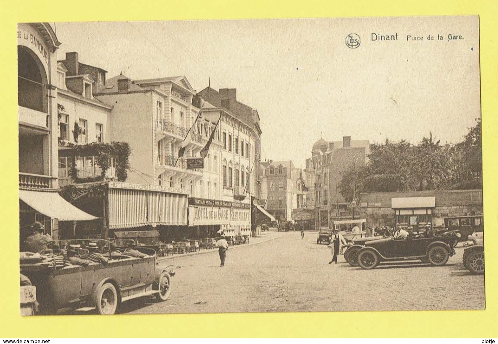 * Dinant (Namur - Namen - La Wallonie) * (Nels, Ern Thill) Place De La Gare, Bahnhof, Oldtimer, Hotel De La Gare Voiture - Dinant