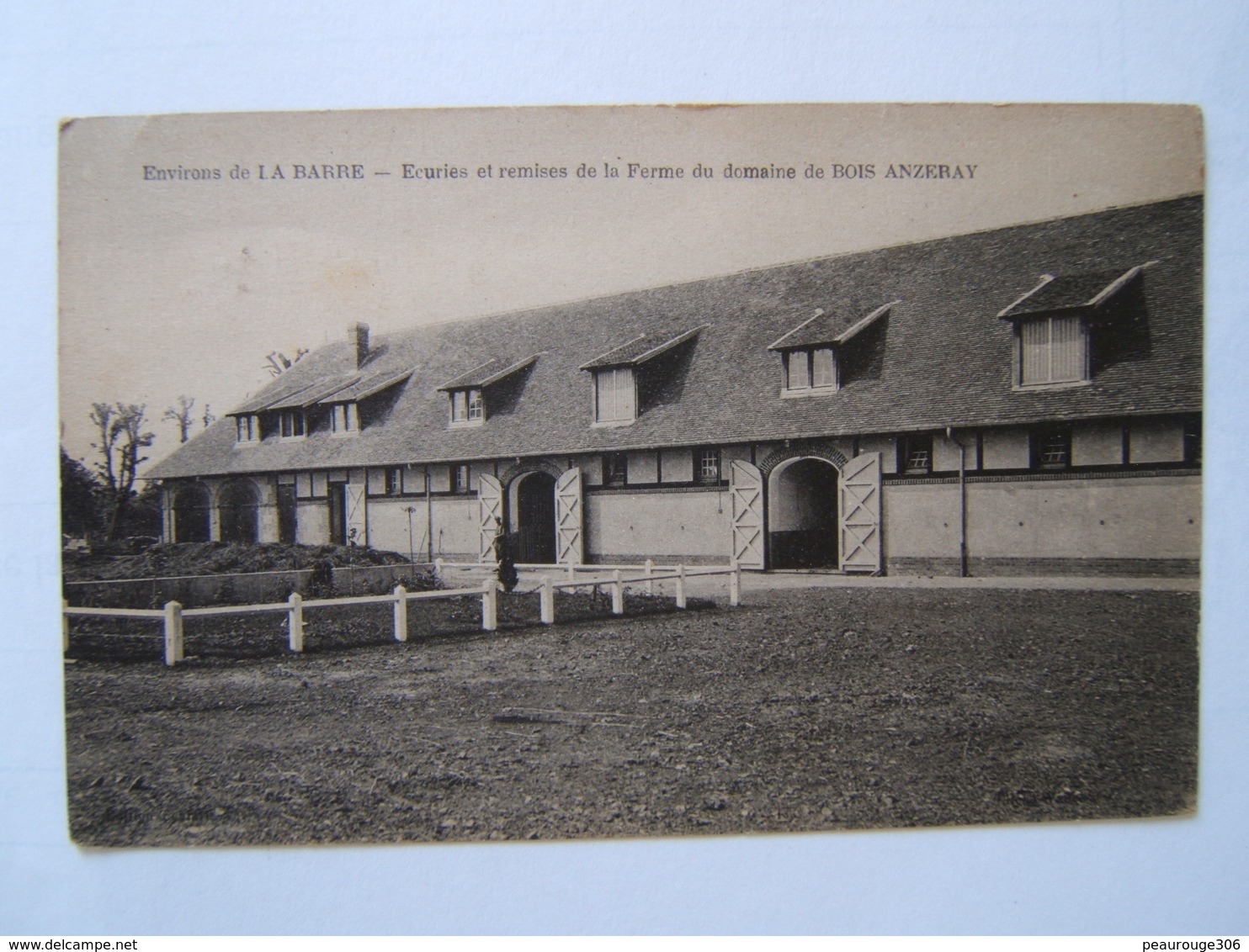 27## LA BARRE: écuries Et Remise De La Ferme Du Domaine De Bois Anzeray                          CPA - Autres & Non Classés