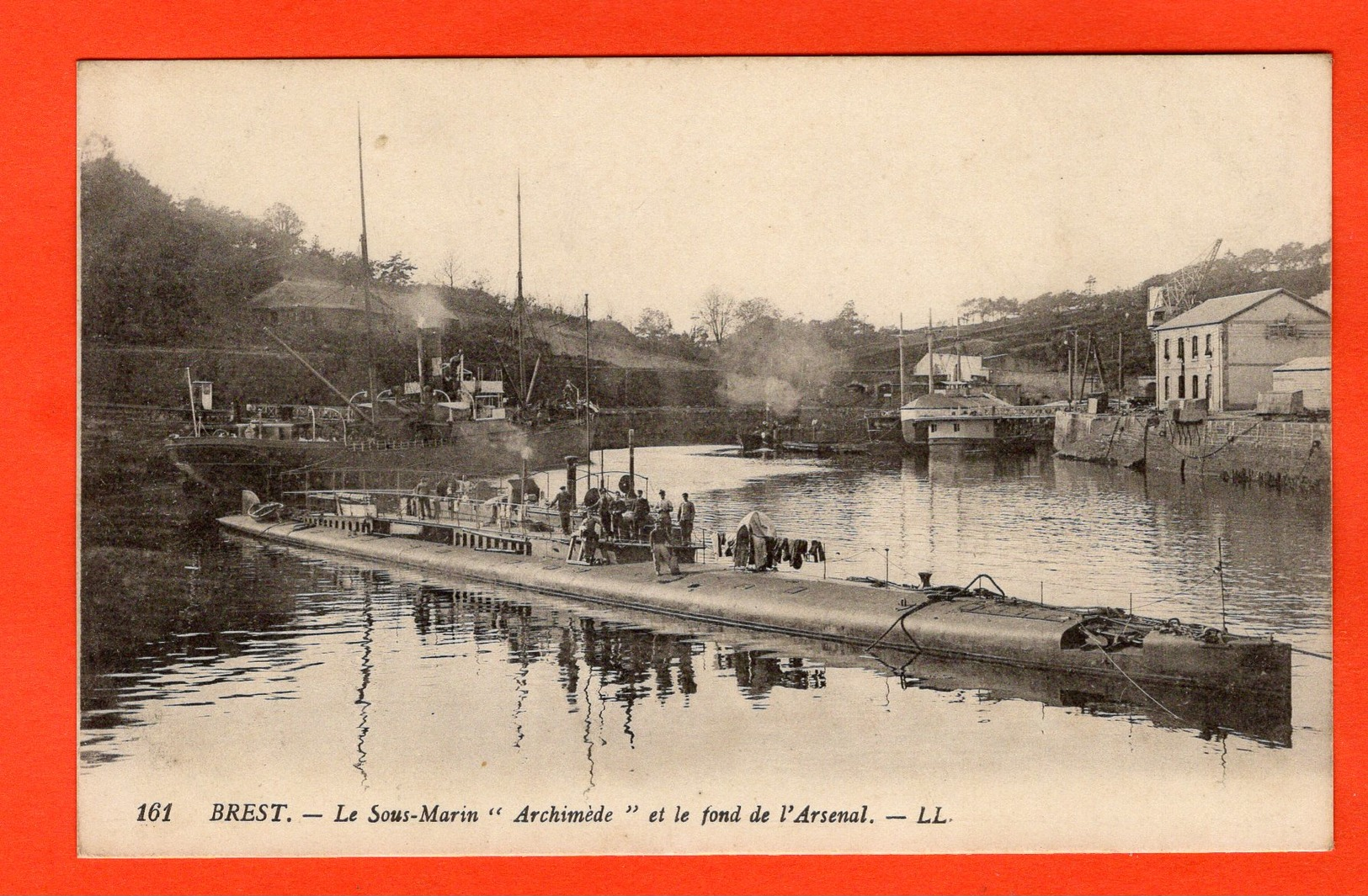 29 - BREST - LE SOUS-MARIN "ARCHIMÈDE" ET LE FOND DE L'ARSENAL - Brest