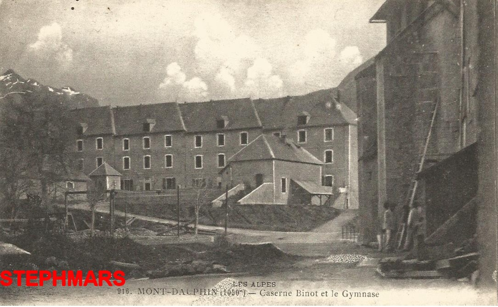 CPA 05 : N°916 - MONT DAUPHIN - CASERNE BINOT ET LE GYMNASE - édition ? - Other & Unclassified