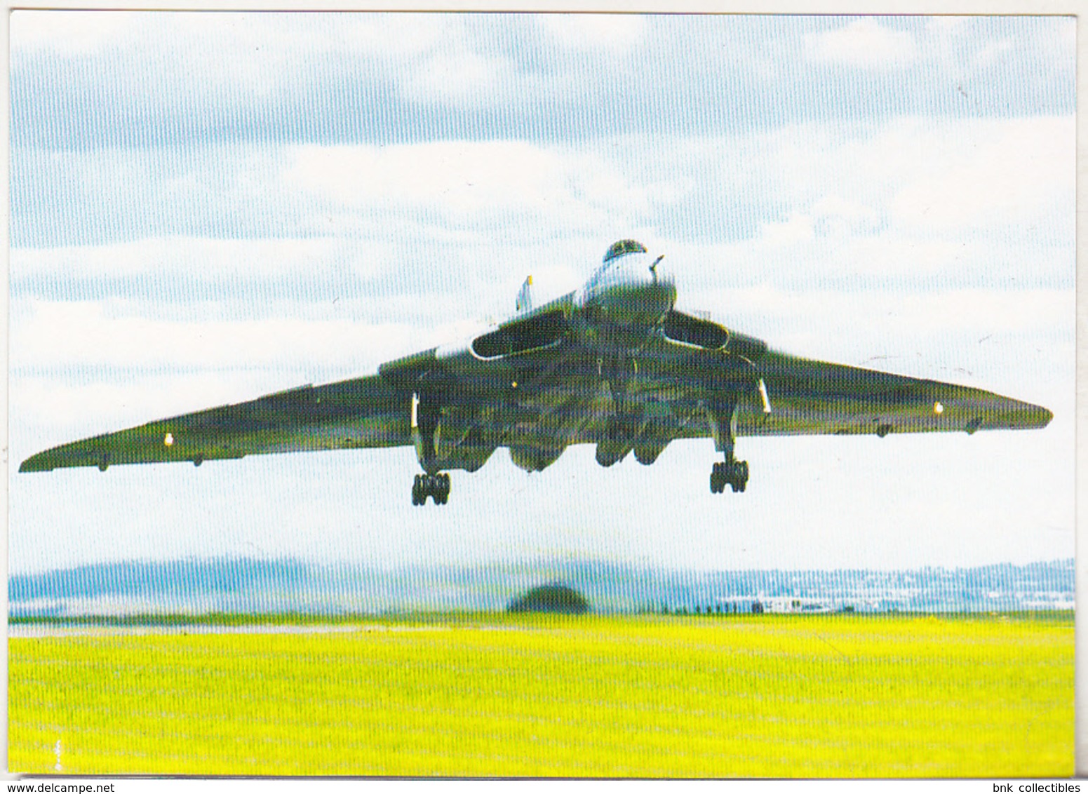 England Old Uncirculated Postcard - Aviation - Vulcan B2 XH558 - 1946-....: Moderne