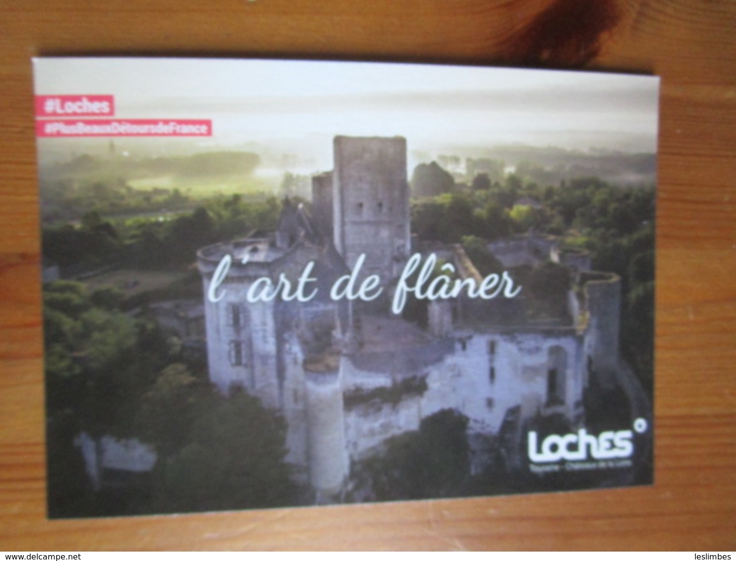 Donjon. L'art De Flaner. Carte Postale Publicitaire D'office Du Tourisme A Loches, 2018 - Loches