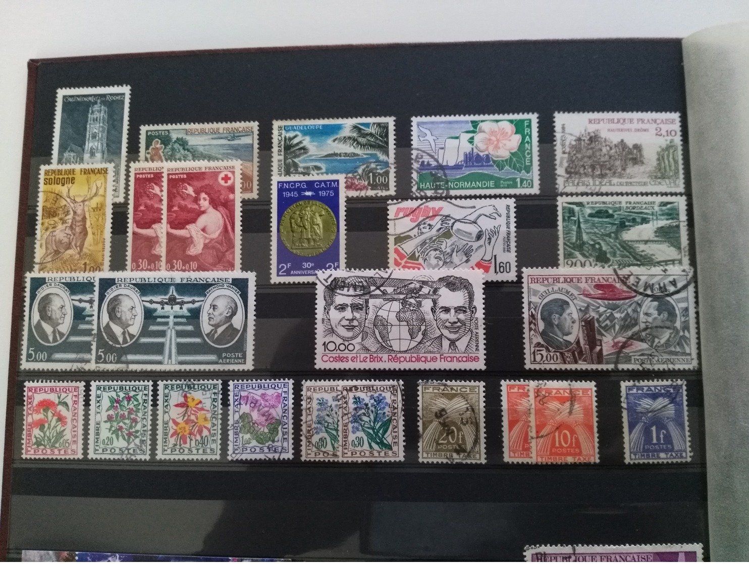 Album Timbres Oblitérés France Et Colonies (dont Terre Australes Et Antarctiques Françaises Neuf) - Collections (en Albums)