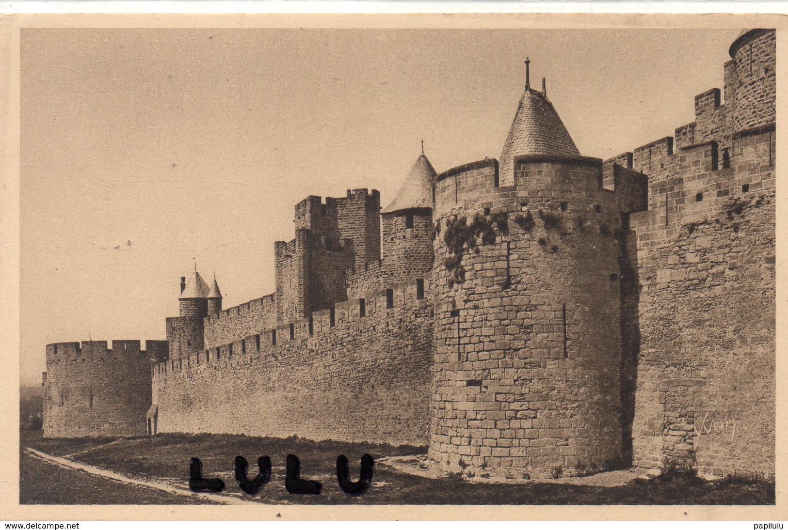 DEPT 11 : édit. Yvon N° 10 : Carcassonne La Cité La Tour Carrée Et Les Hautes Lices - Carcassonne