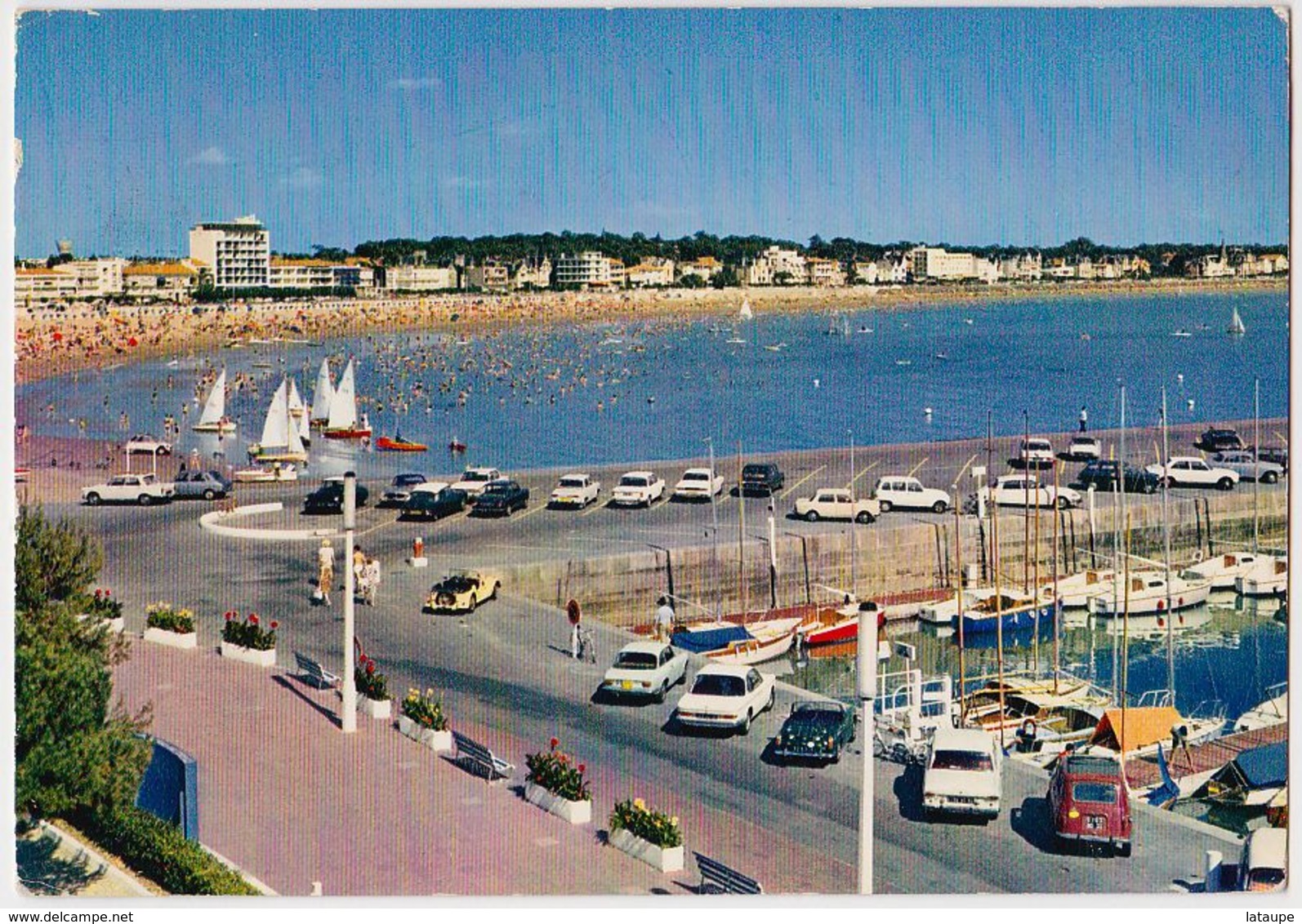 AUTOMOBILE - CHARENTE-MARITIME - ROYAN - ALFA-ROMEO - BMW - MG B - FORD TAUNUS 12 M - Voitures De Tourisme