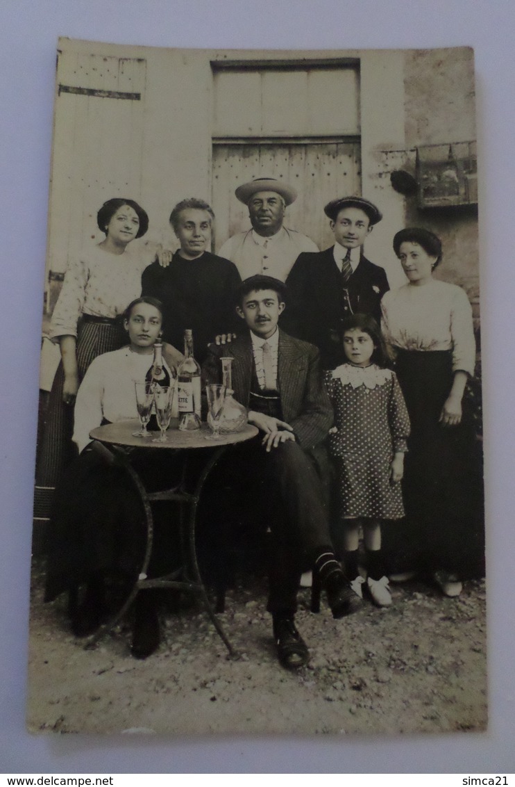 CARTE POSTALE ANCIENNE PHOTOGRAPHIE FAMILLE A L'APERITIF - Photographie