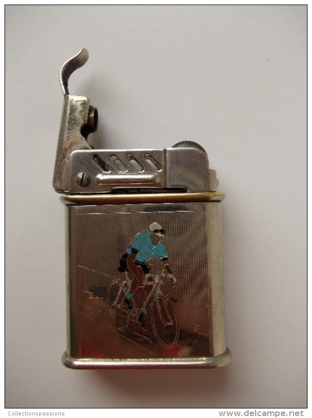 - Ancien Briquet Feudor 100 - 1935 - Gravure Cycliste - - Autres & Non Classés