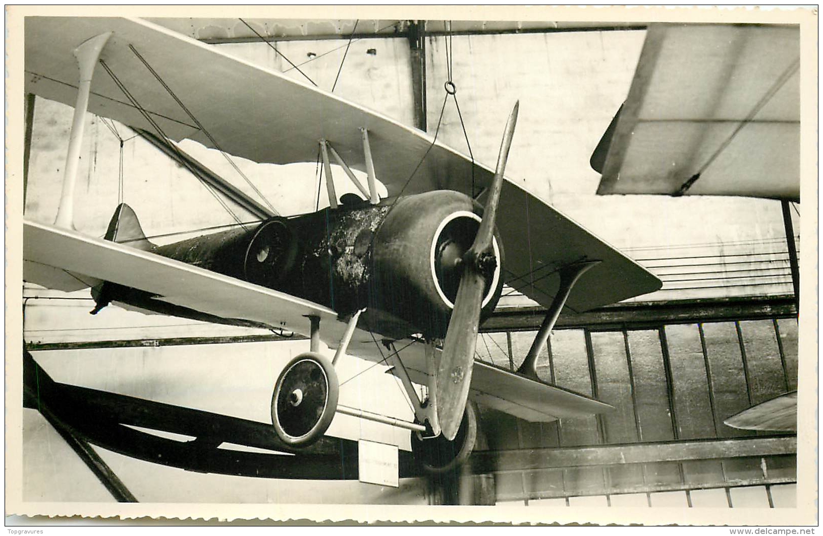 PHOTO SOUPLE NON LOCALISEE AVION DANS UN HANGAR 97998 - Aviation