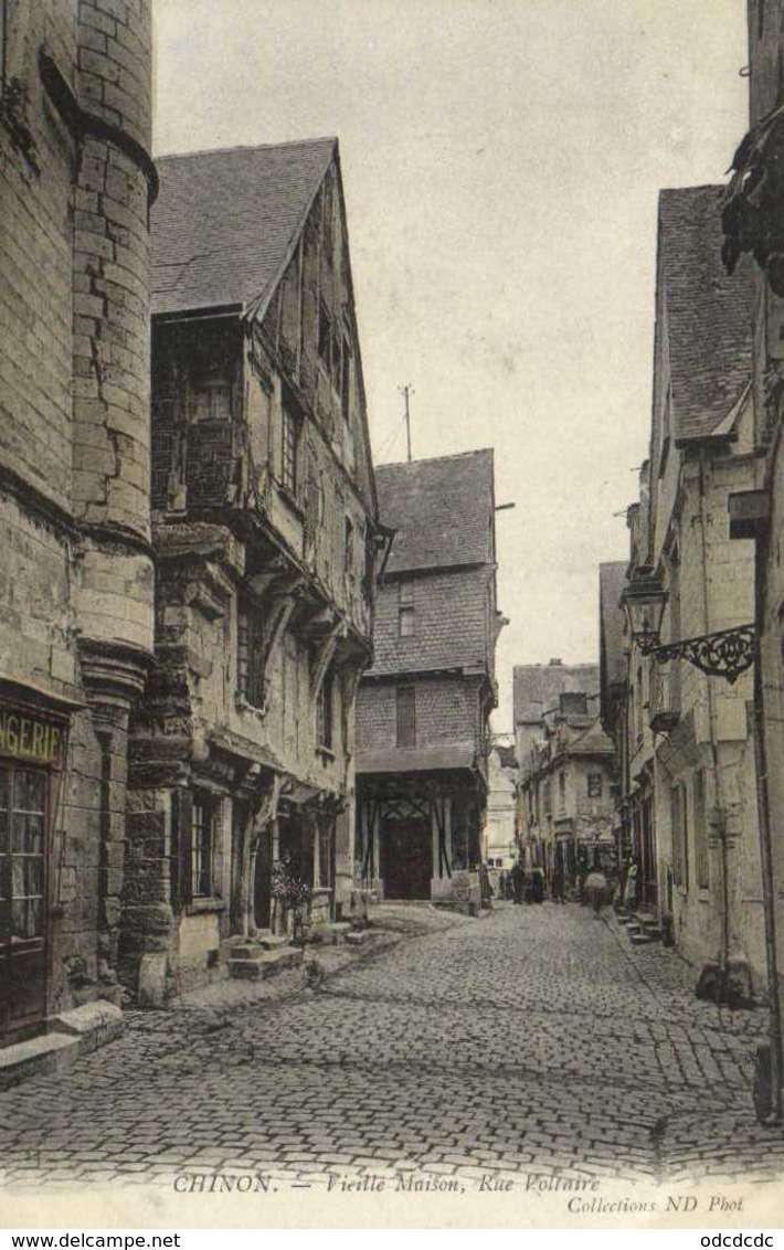 CHINON  Vieilles Maisons Rue Voltaire Colorisée   RV - Chinon