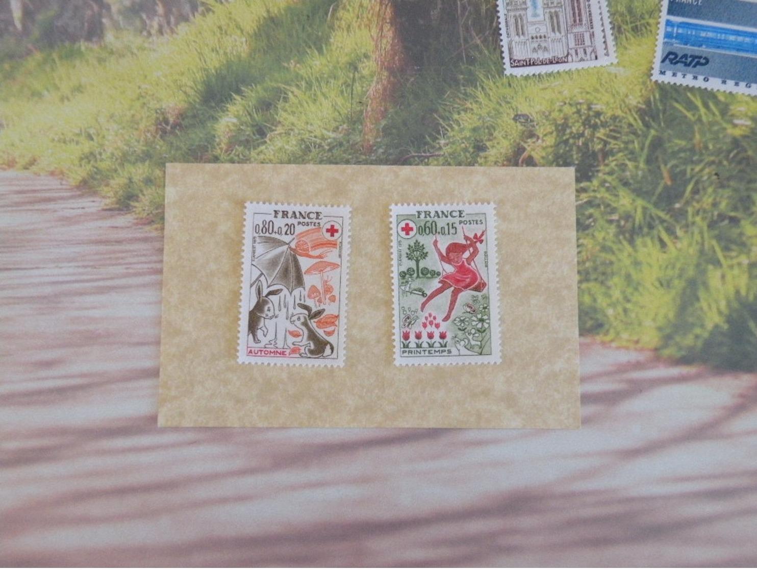 Timbre Neuf 1975 > N°1860/61 - Y&T - Croix Rouge, Automne & Printemps  - Coté 1,45 € - Neufs