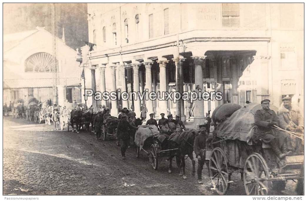 CARTE PHOTO ALLEMANDE SPA  1918  DEPART DES  ALLEMANDS  TRAVERSEE DE SPA  CHARIOTS - Spa