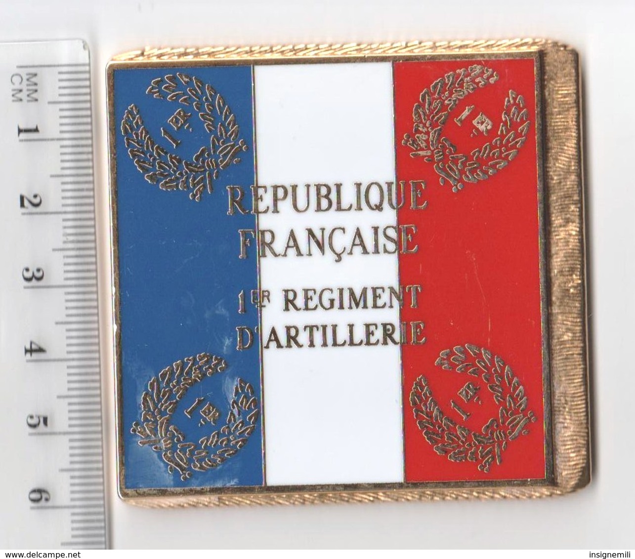 DRAPEAU 1° RA REGIMENT D' ARTILLERIE En Métal Doré - Drapeaux