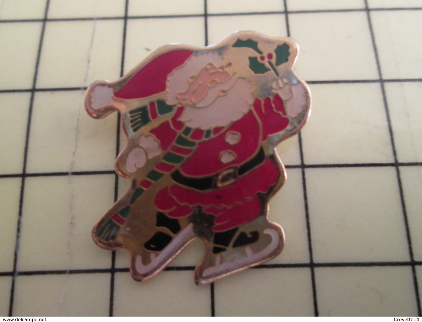 Sp17 Pin's Pins / Rare Et Beau THEME NOEL / PERE NOEL PATIN A GLACE SAC DE CADEAUX - Christmas