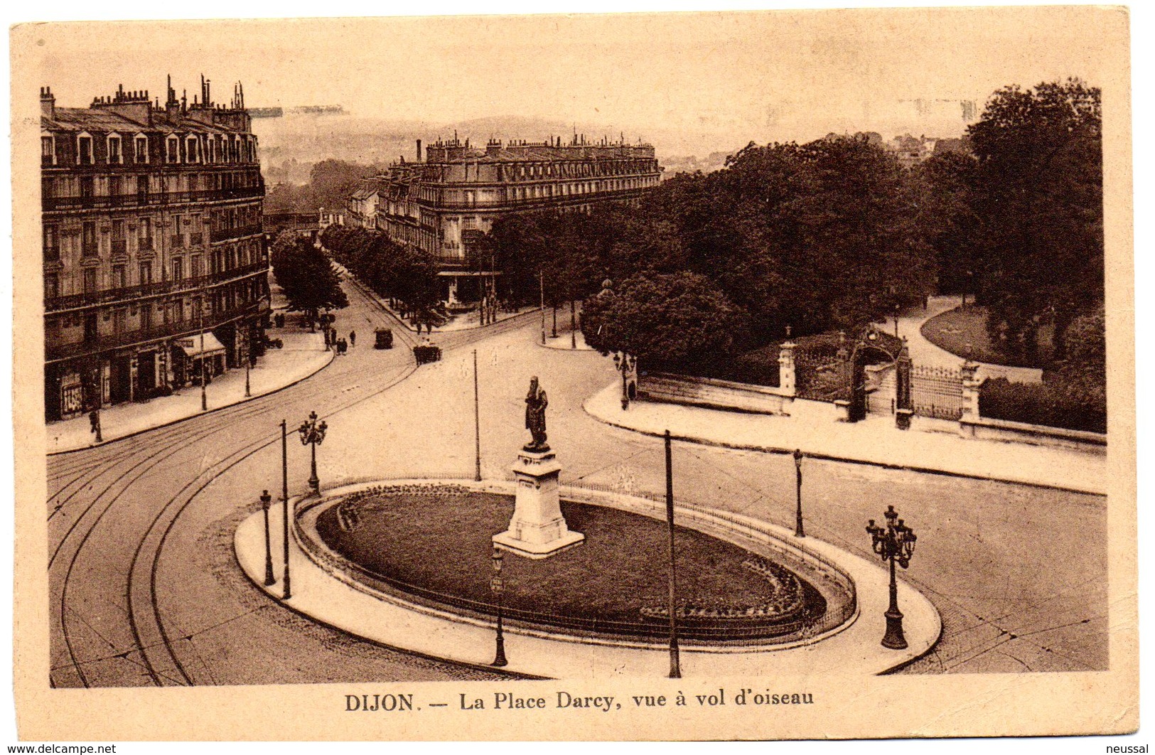 Tarjeta Postal De Dijon. La Place Darcy, Vue A Vol D'oiseau. Circulada - Dijon