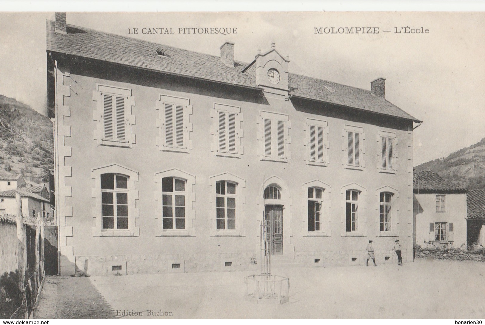 CPA  15  MOLOMPIZE L'ECOLE CANTAL PITTORESQUE - Autres & Non Classés