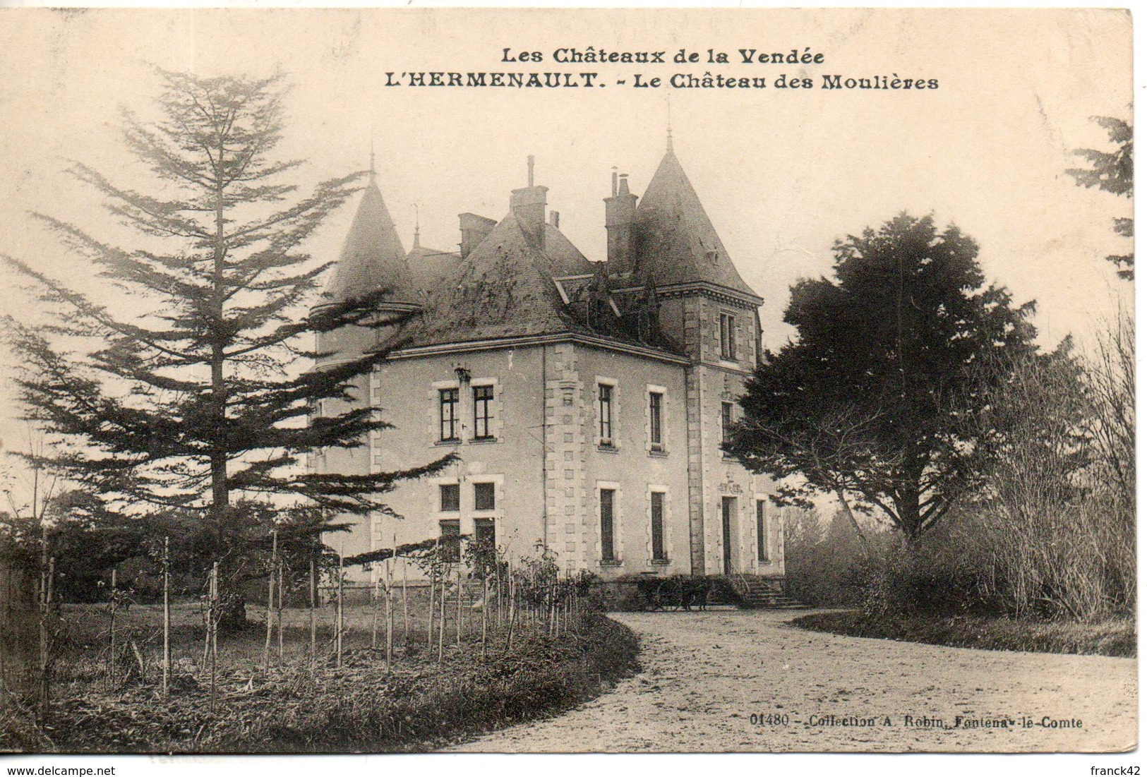 85. L'hermenault. Le Chateau Des Moulières. Coin Haut Droit Abimé - L'Hermenault