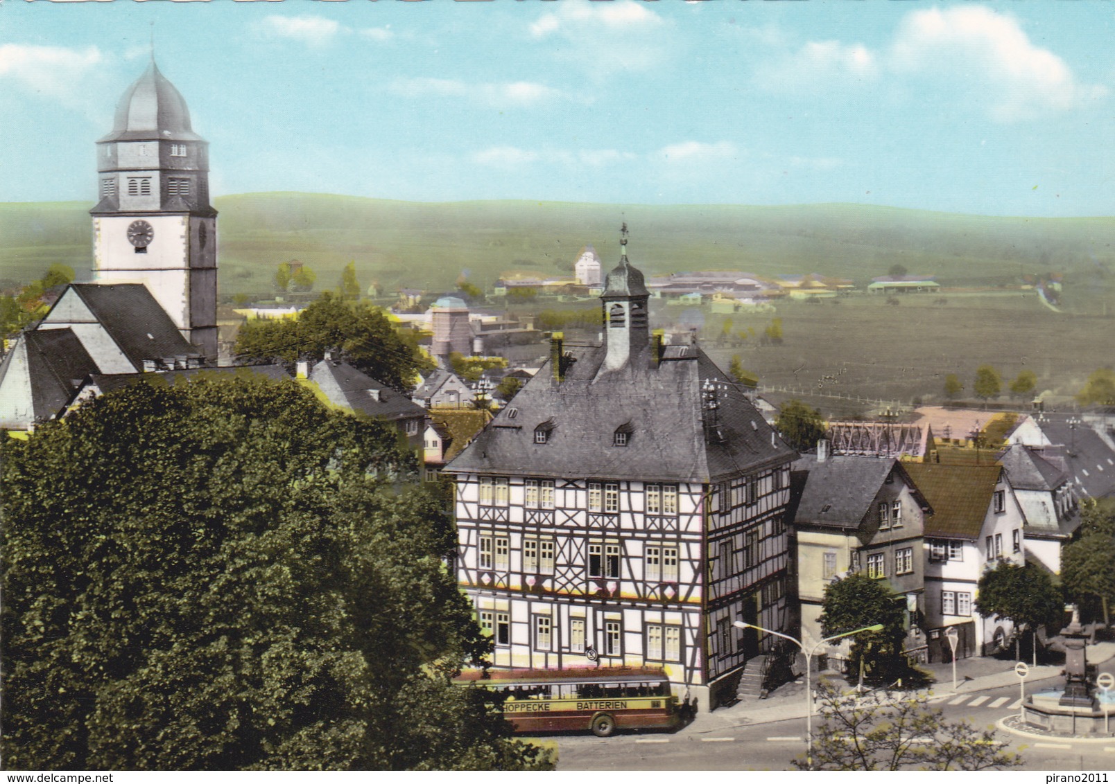 Usingen / Ts.,, Mit Rathaus Und Bahnbus - Usingen