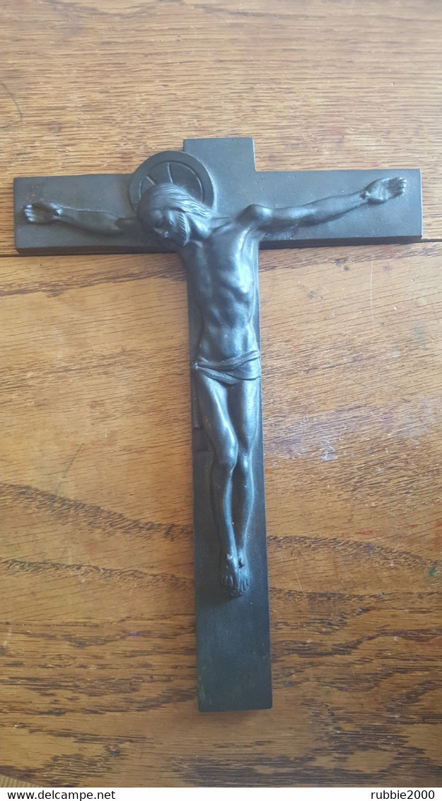 CRUCIFIX EN BRONZE PATINE SOMBRE CHRIST EN CROIX SIGNE HARTMANN COUPLE DE SCULPTEURS FRANCAIS - Religion & Esotérisme