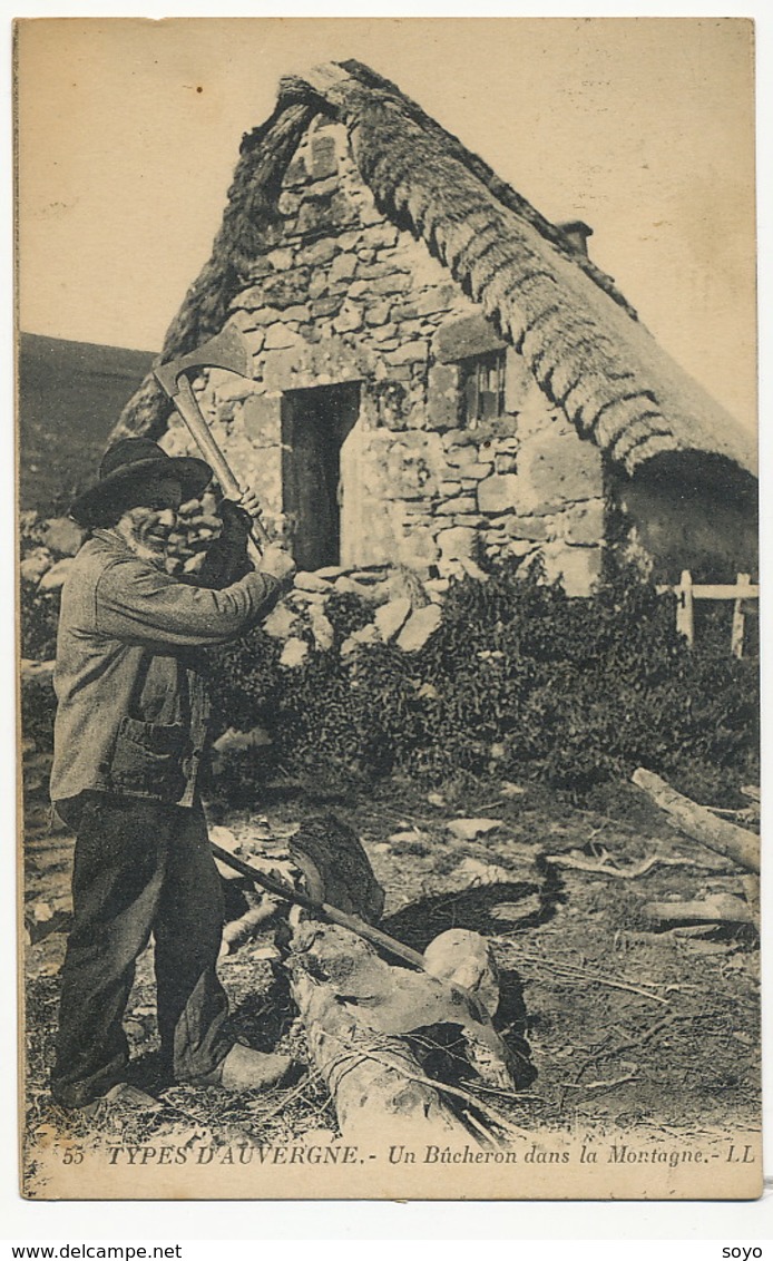 Bucheron En Auvergne Près D Un Buron Sabots - Craft