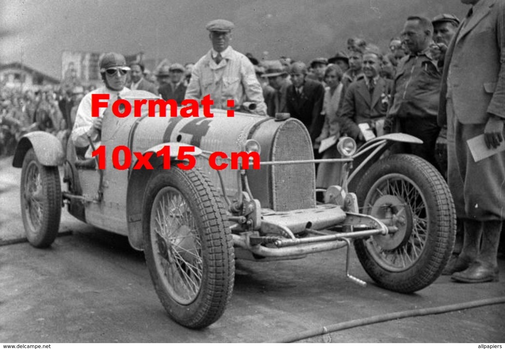 Reproduction D'une Photographie Ancienne D'une Bugatti Numéro 14 Posant En 1934 - Autres & Non Classés