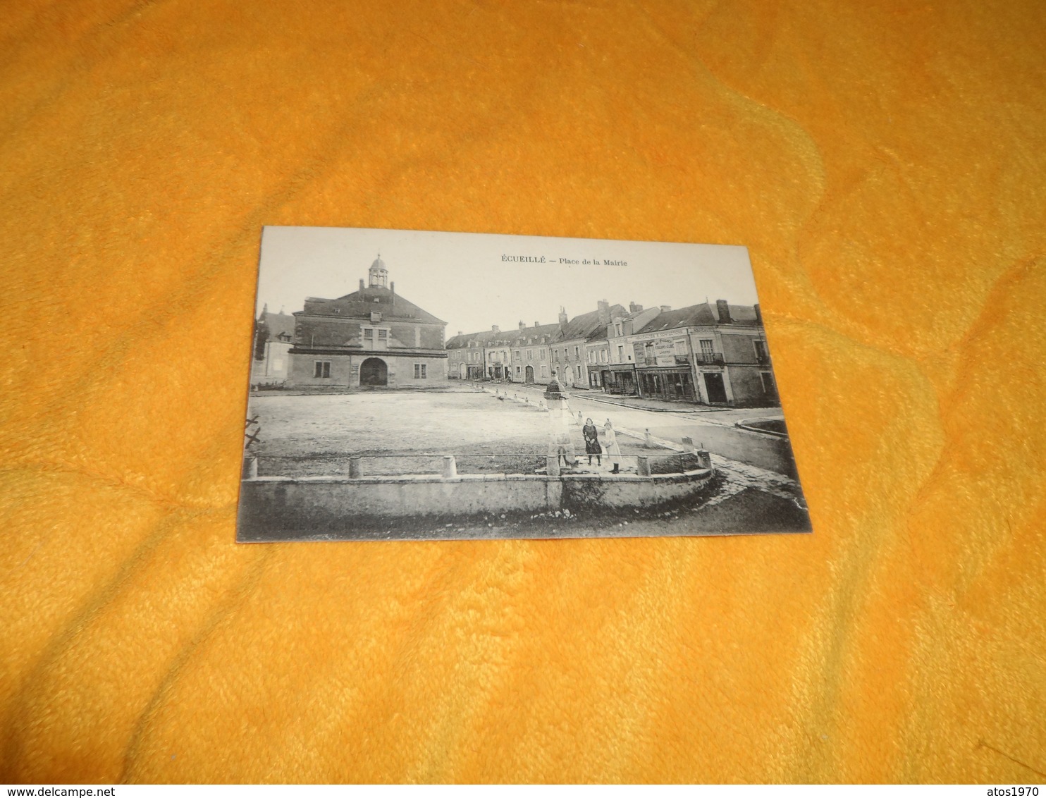 CARTE POSTALE ANCIENNE CIRCULEE DATE ?. / ECUEILLE.- PLACE DE LA MAIRIE. - Autres & Non Classés