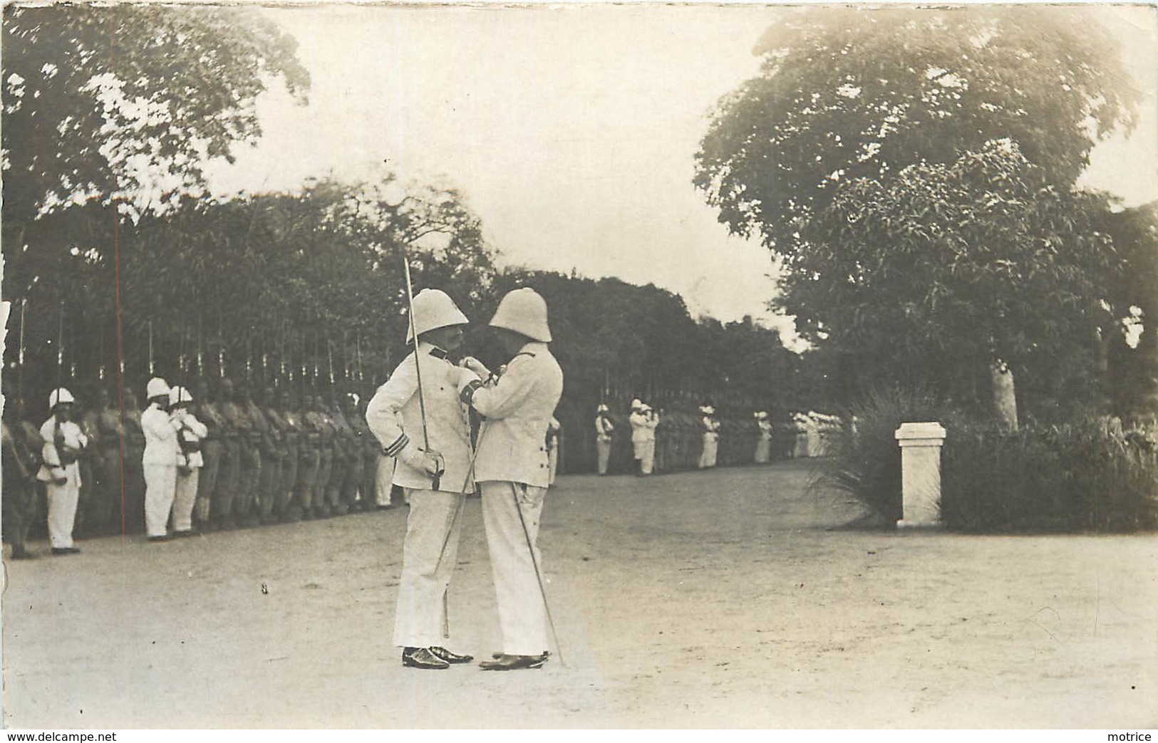 TONKIN - Remise De Décoration, Carte Photo à Situer. - Viêt-Nam