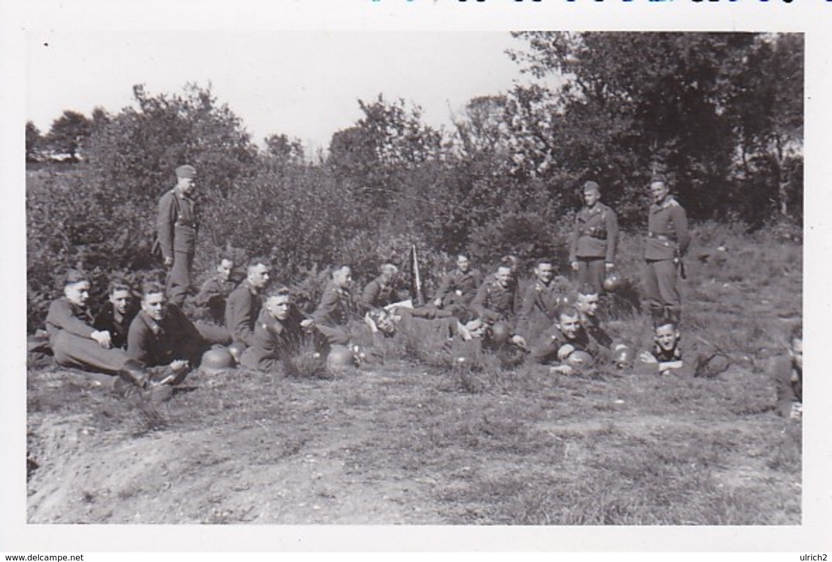 Foto Gruppe Deutsche Soldaten Bei Der Rast - 2. WK - 9*6cm (35402) - Krieg, Militär