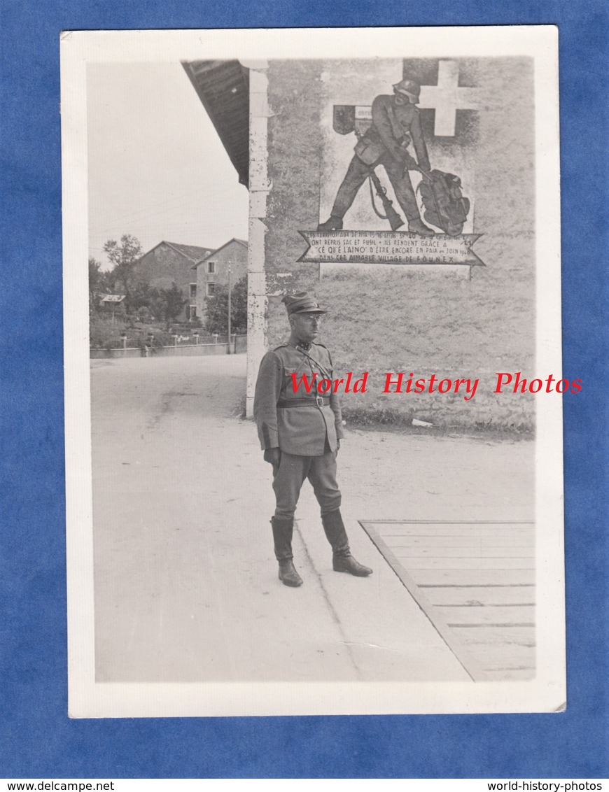 Photo Ancienne - SUISSE - FOUNEX - Officier Devant Un Graffiti Militaire - Offizier - Nyon Vaud - Guerra, Militari