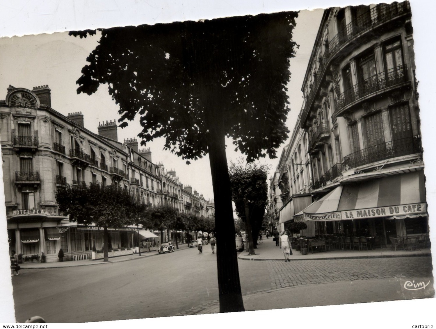 71 CHALON-SUR-SAÔNE - Boulevard De La République - CPSM - Animée - Chalon Sur Saone