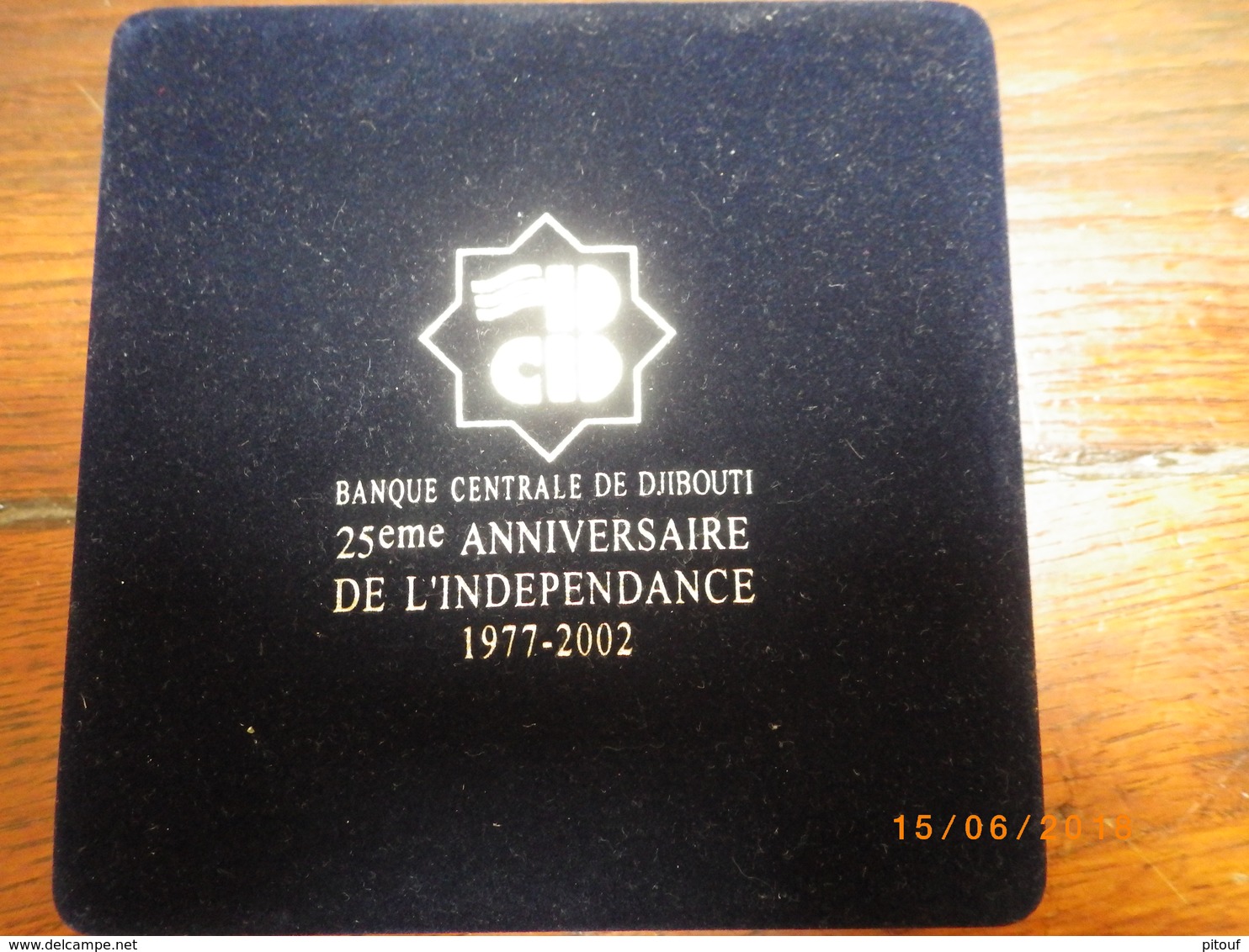 TRES RARE .Edition Numismatique Limitée De La Banque Centrale Pour Le 25ème Anniversaire De L'indépendance.3 Monnaies - Djibouti