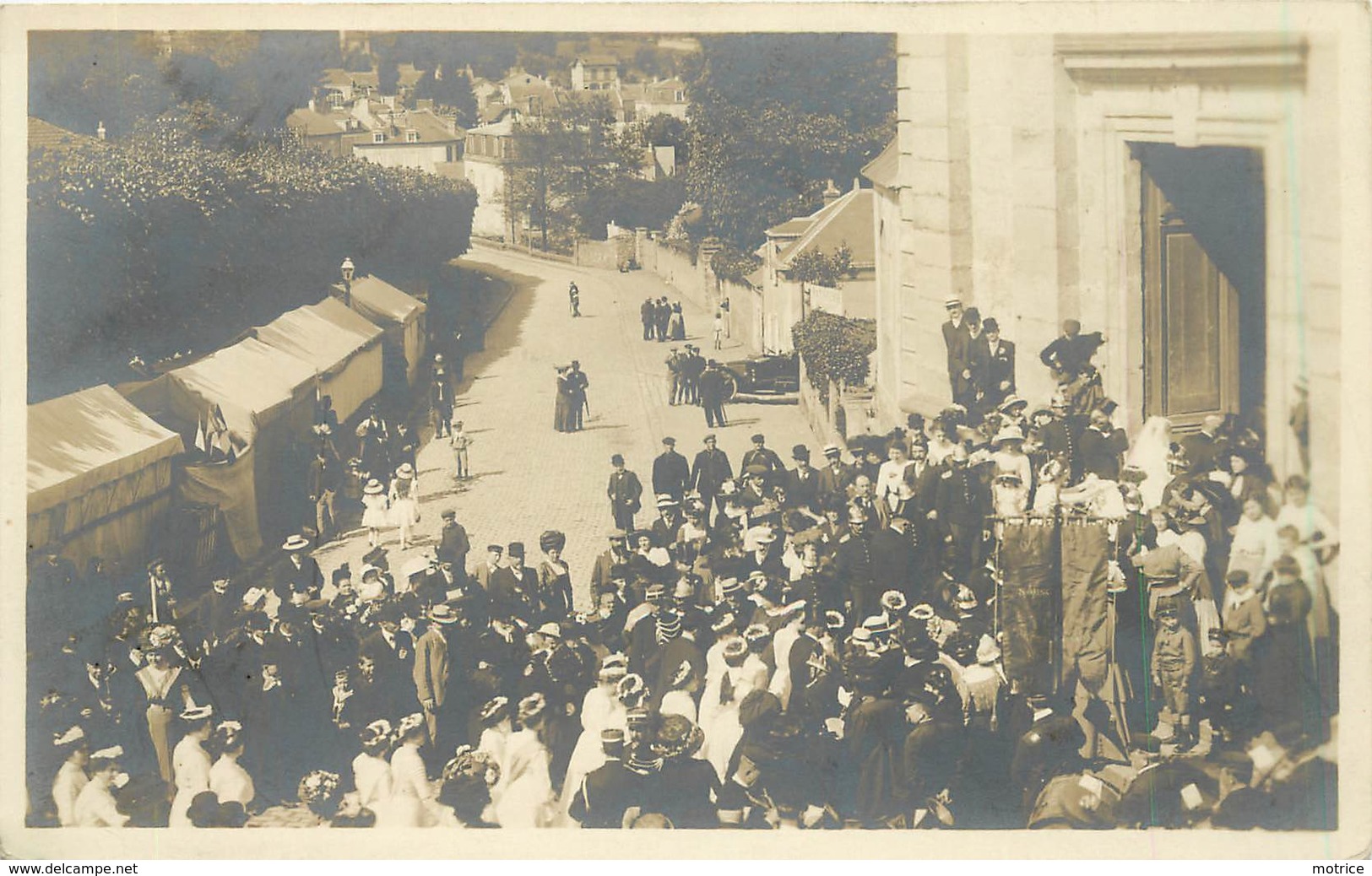 ORSAY - Fête De La Rosière, Entrée à L'église.(carte Photo). - Orsay