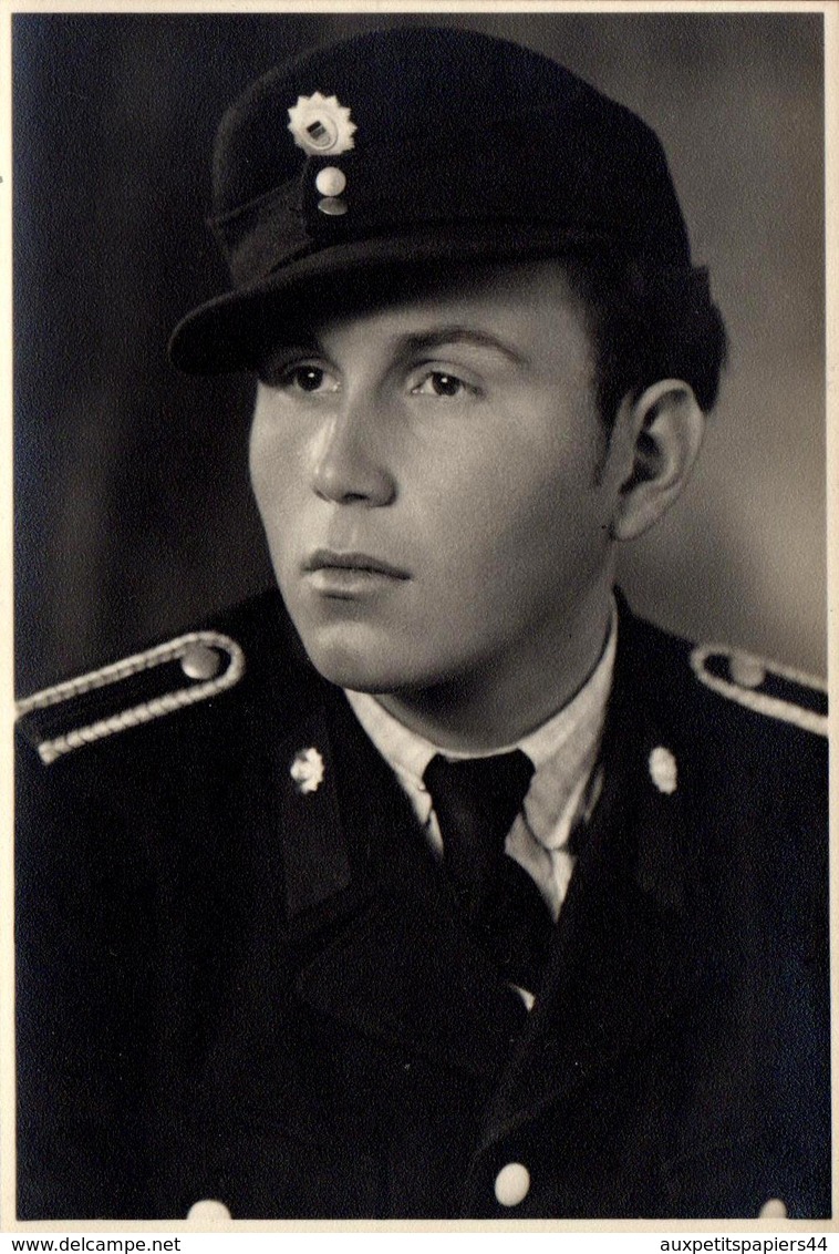 Photo Originale Guerre 1939-45 Portrait De Soldat Allemand & Casquette - Uniforme & Légende Dos - Guerre, Militaire