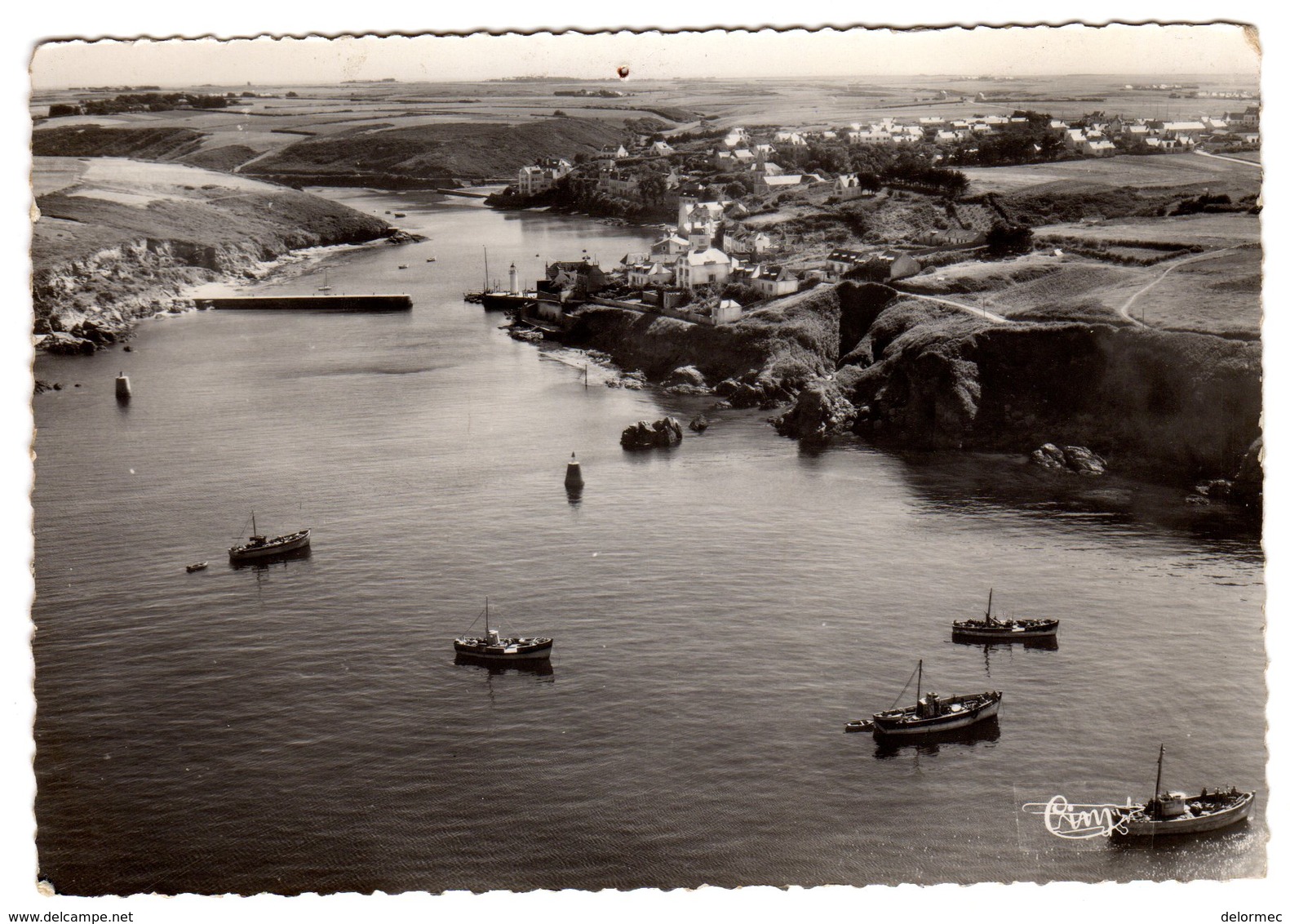 CPSM Photo Belle Ile En Mer 56 Morbihan Sauzon Vue Aérienne Entrée Du Port Barques Pêche éditeur CIM  N°309-87 A - Belle Ile En Mer